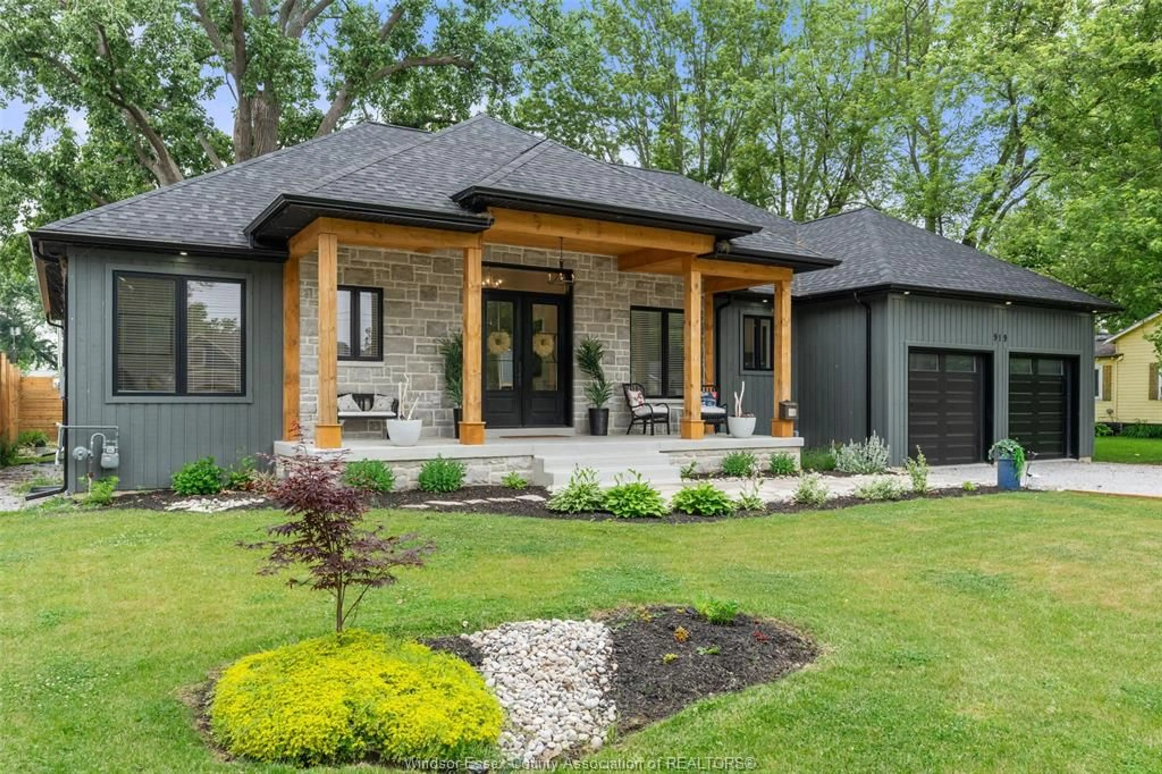 Home with brick exterior material, street for 919 Erie Ave, Kingsville Ontario N9Y 3E3