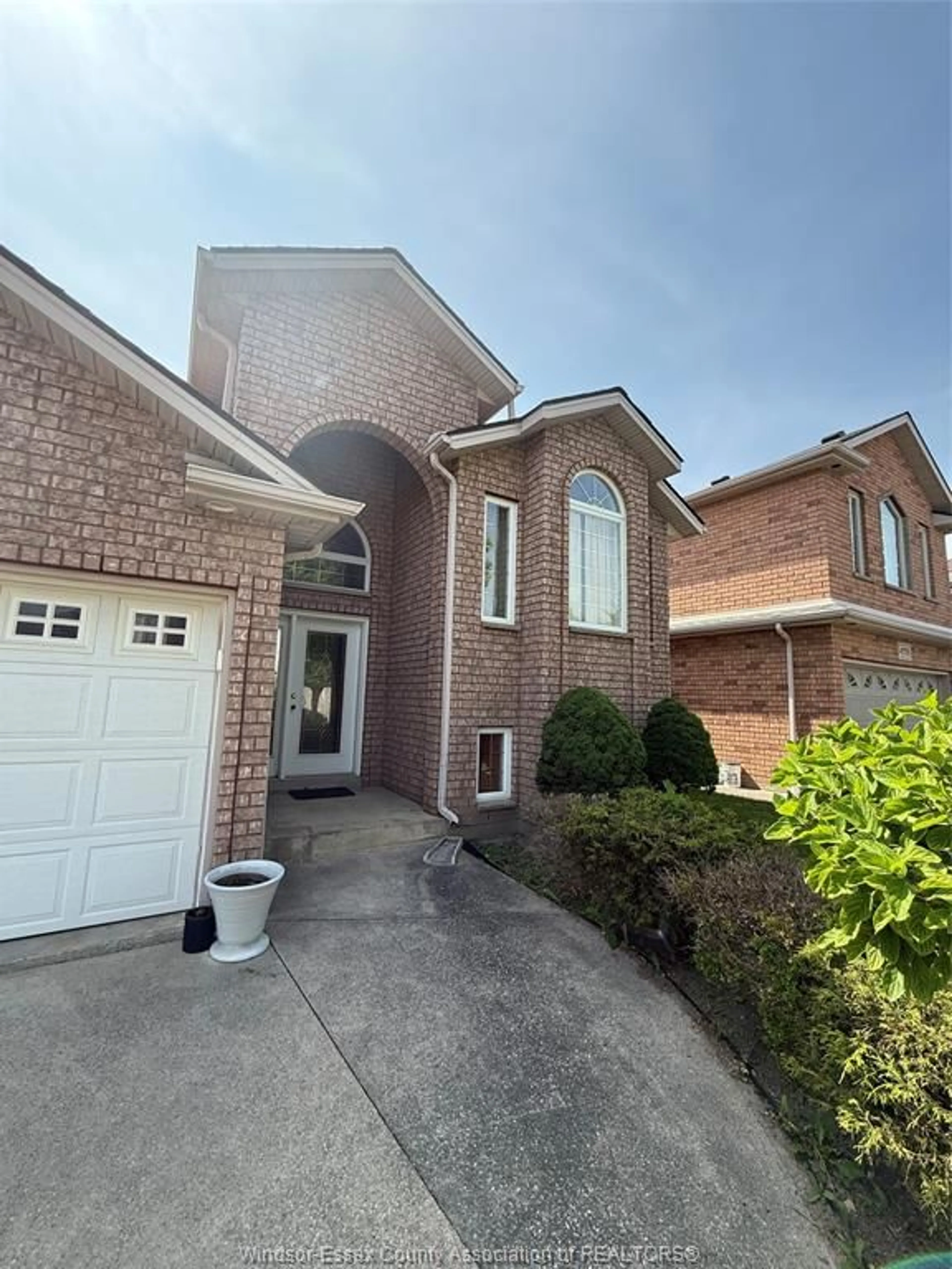 Home with brick exterior material, street for 4552 OSAKA Cir, Windsor Ontario N9G 3G4