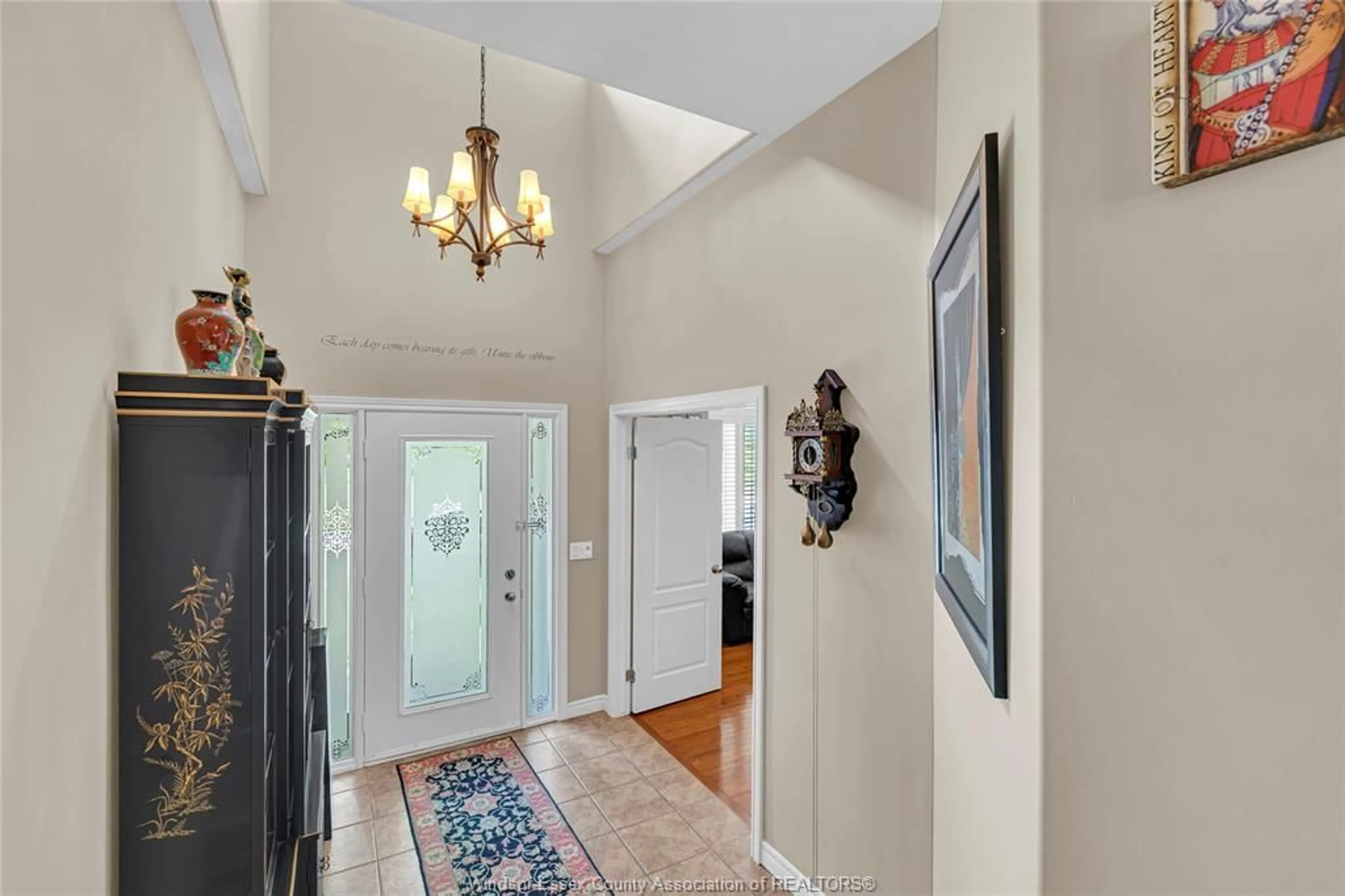 Indoor foyer for 768 Newport, Windsor Ontario N9E 4Z5