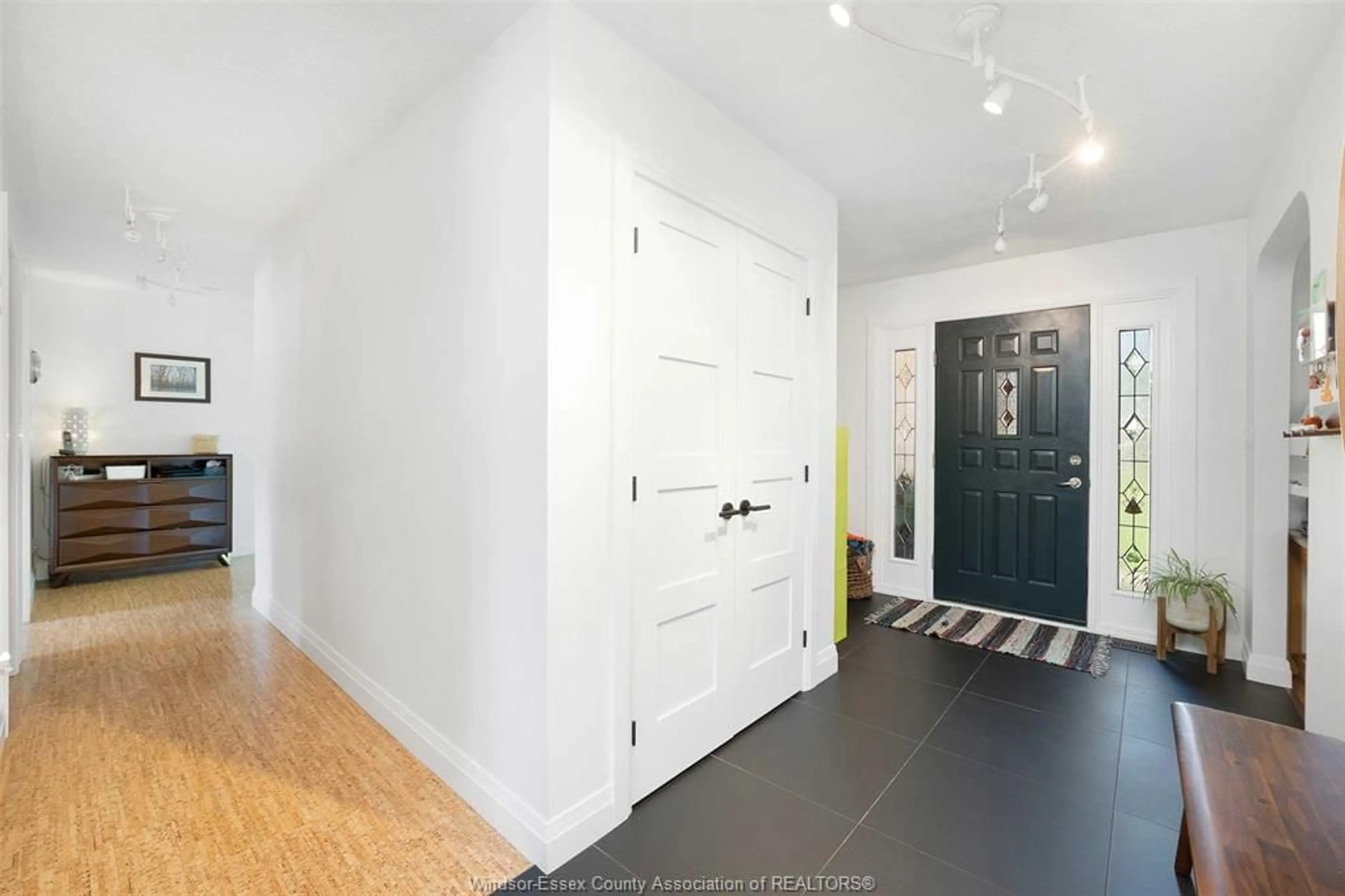 Indoor entryway for 1830 County Rd 27, Lakeshore Ontario N0R 1V0