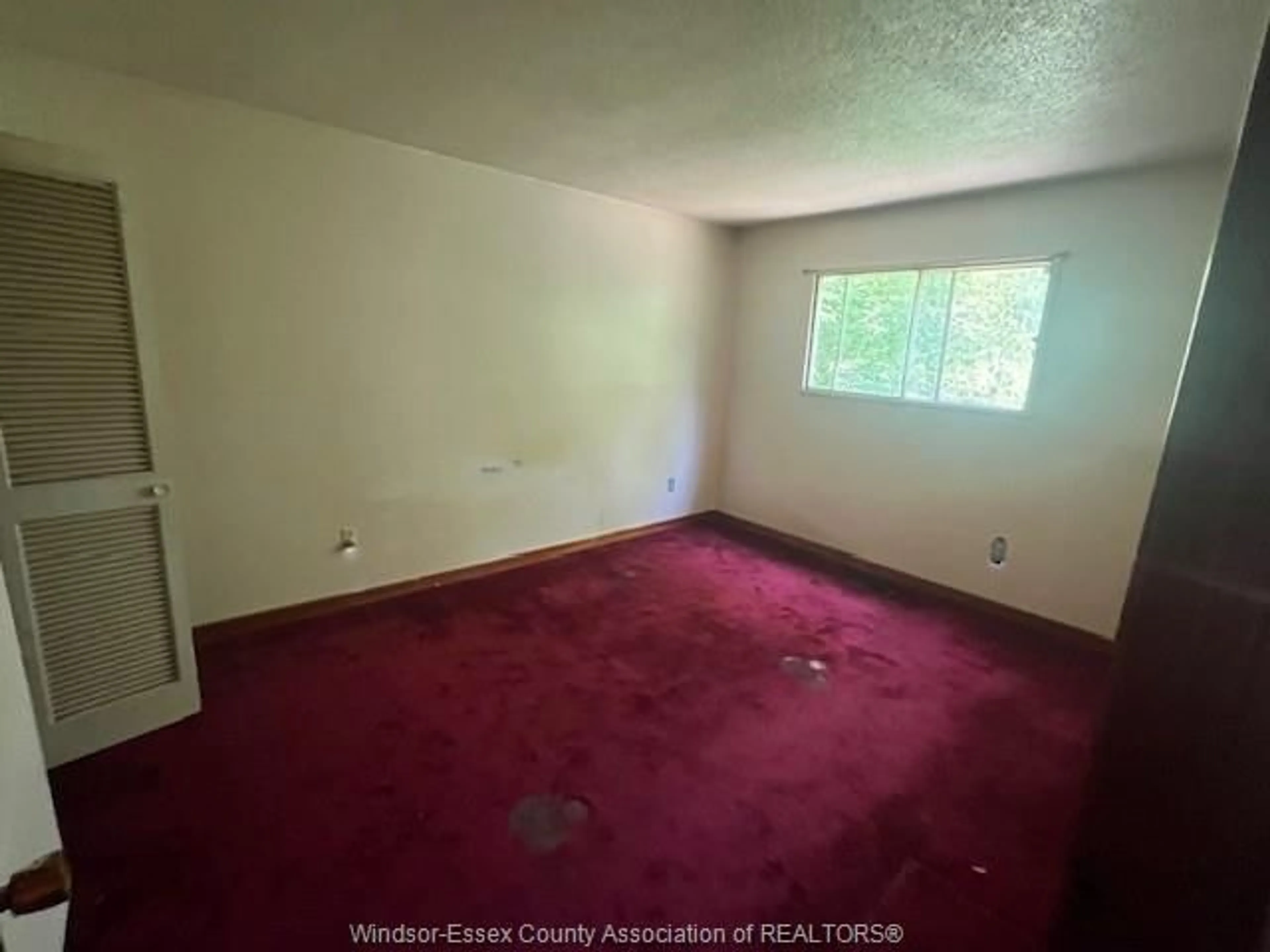 A pic of a room for 3563 BLOOMFIELD, Windsor Ontario N9C 1R8