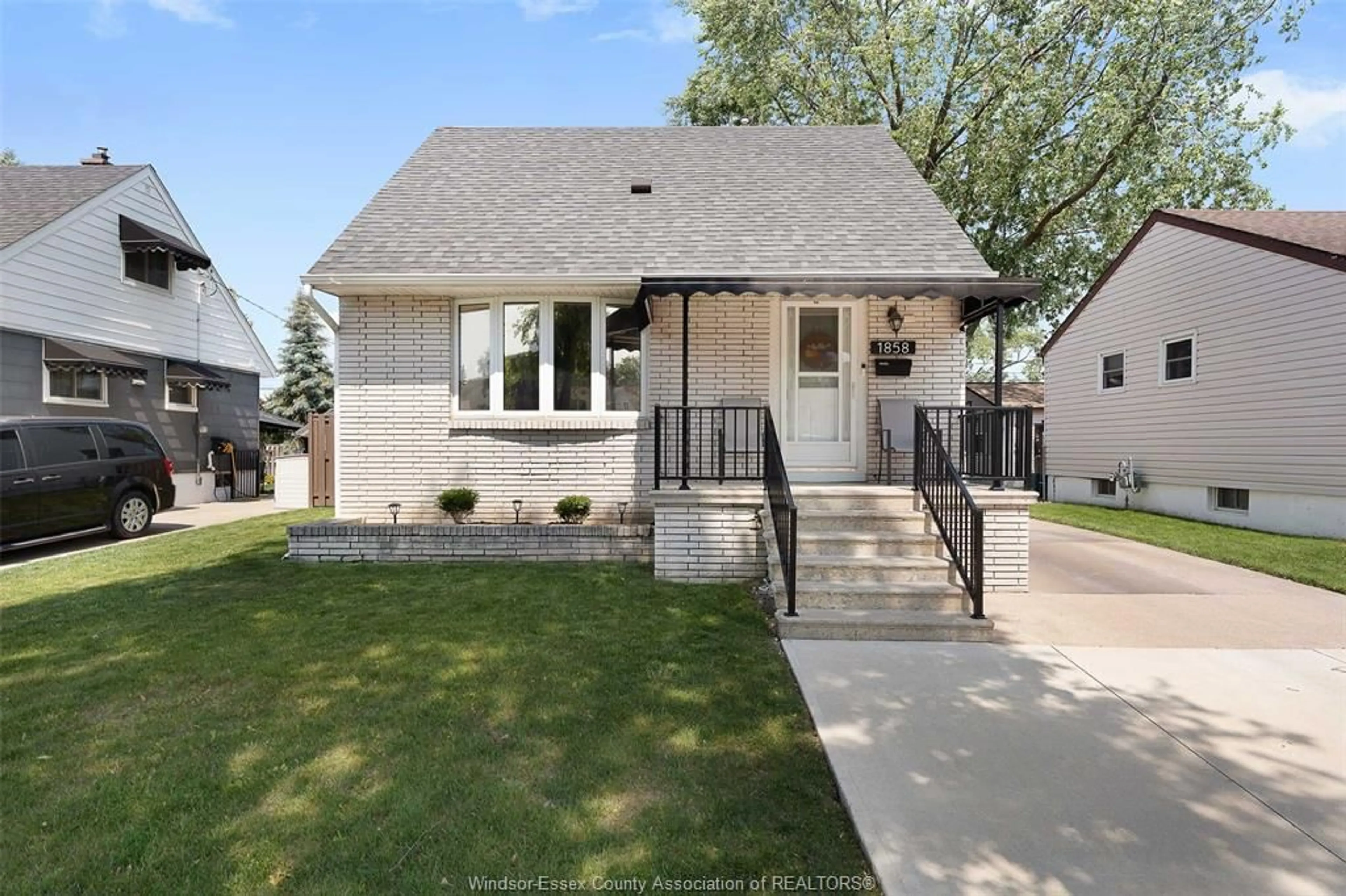 Home with vinyl exterior material, street for 1858 OLIVE, Windsor Ontario N8T 1R2