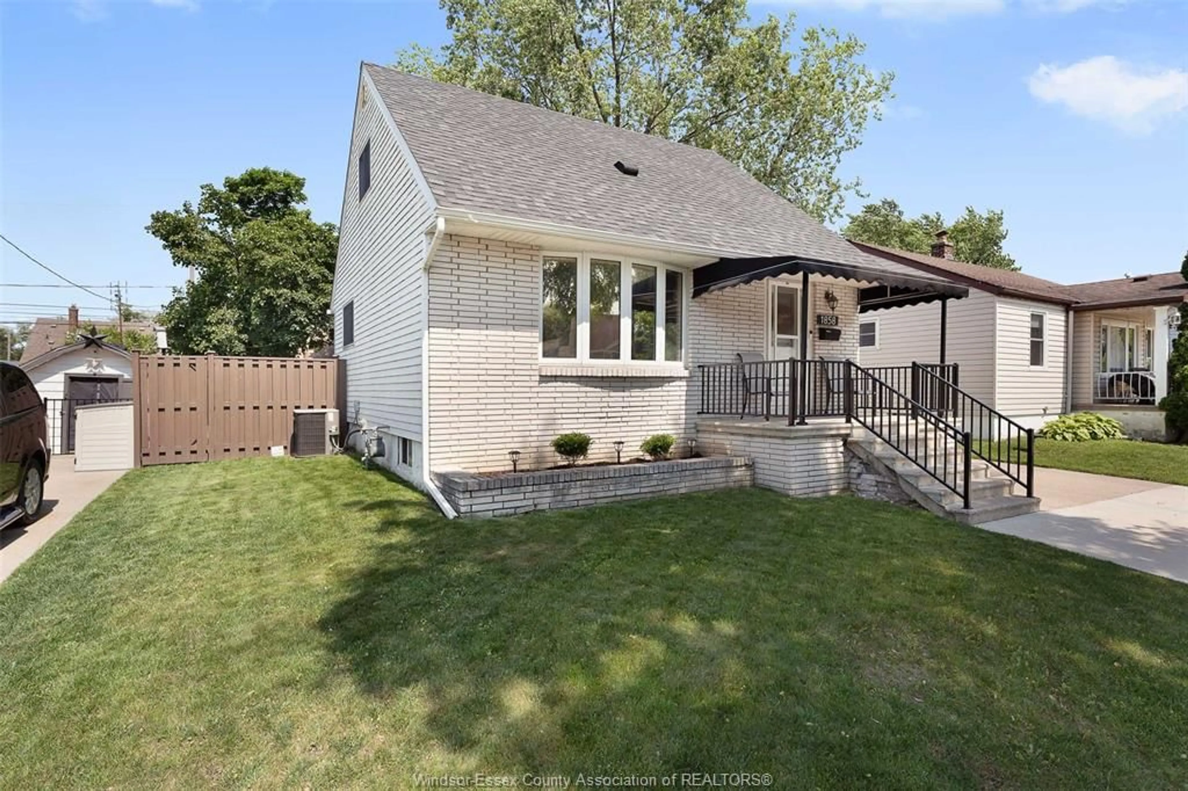 A pic from outside/outdoor area/front of a property/back of a property/a pic from drone, street for 1858 OLIVE, Windsor Ontario N8T 1R2