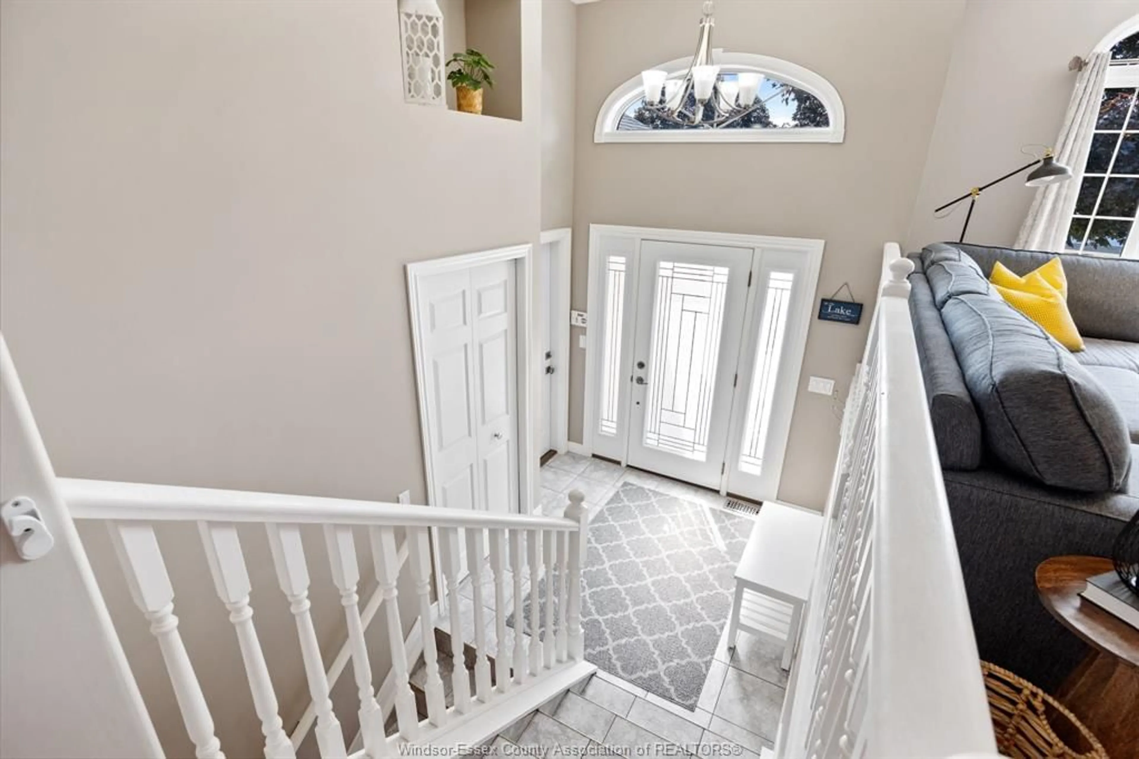 Indoor entryway for 830 REVLAND, Tecumseh Ontario N8N 5B2
