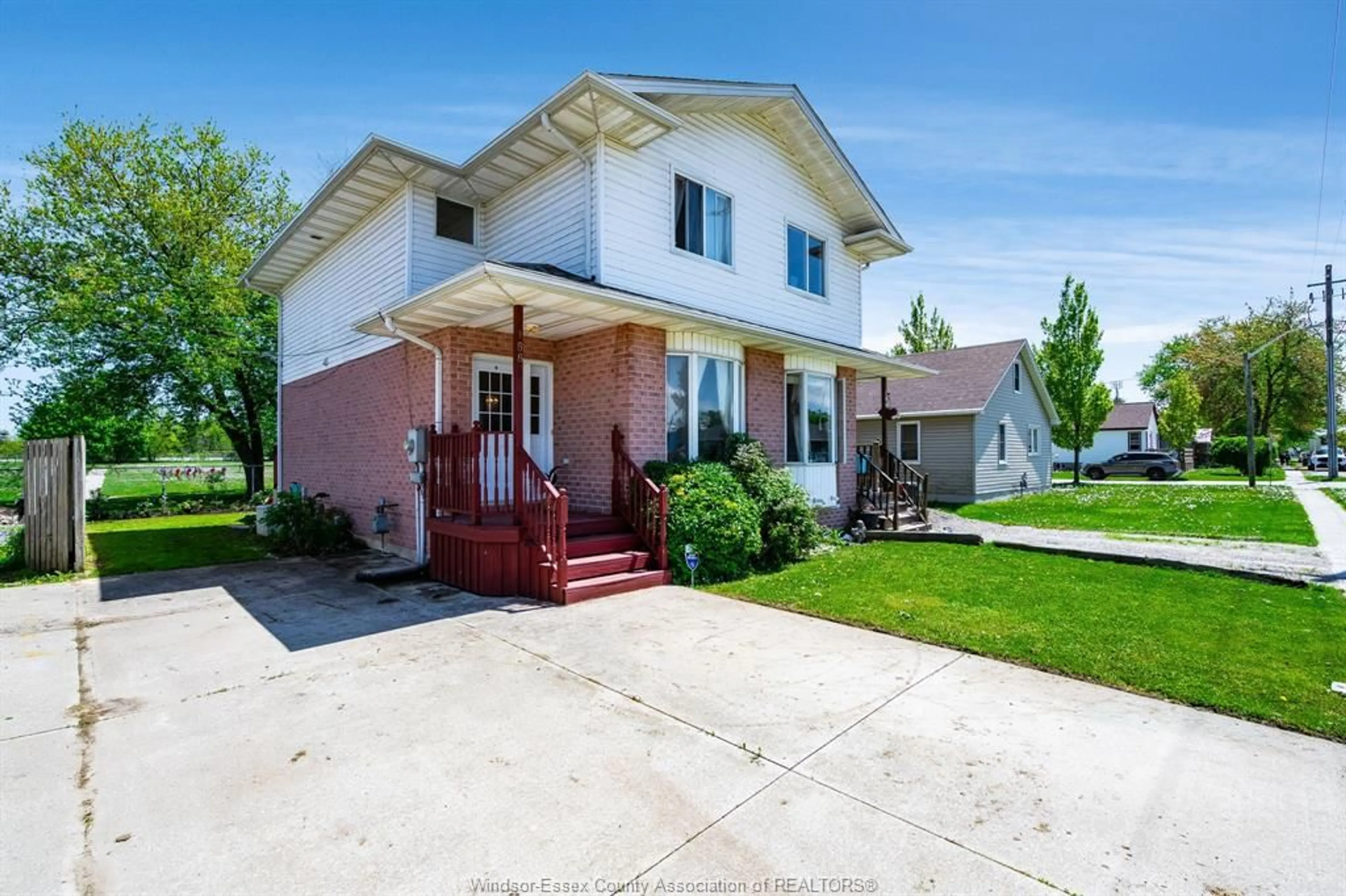 Home with vinyl exterior material, street for 188 ARTHUR St, Harrow Ontario N0R 1G0