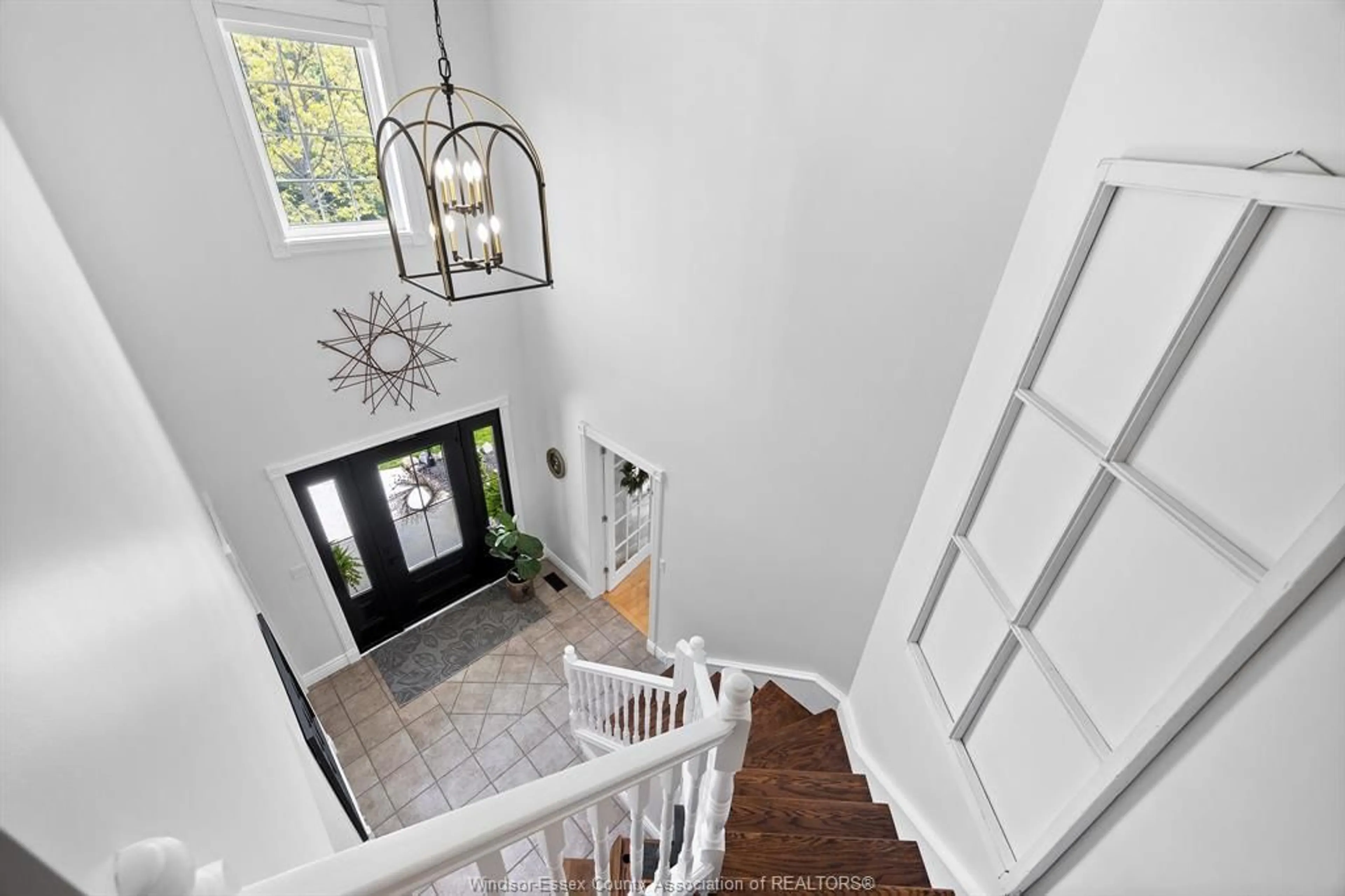 Indoor entryway for 125 ISLAND VIEW, Colchester Ontario N0R 1G0