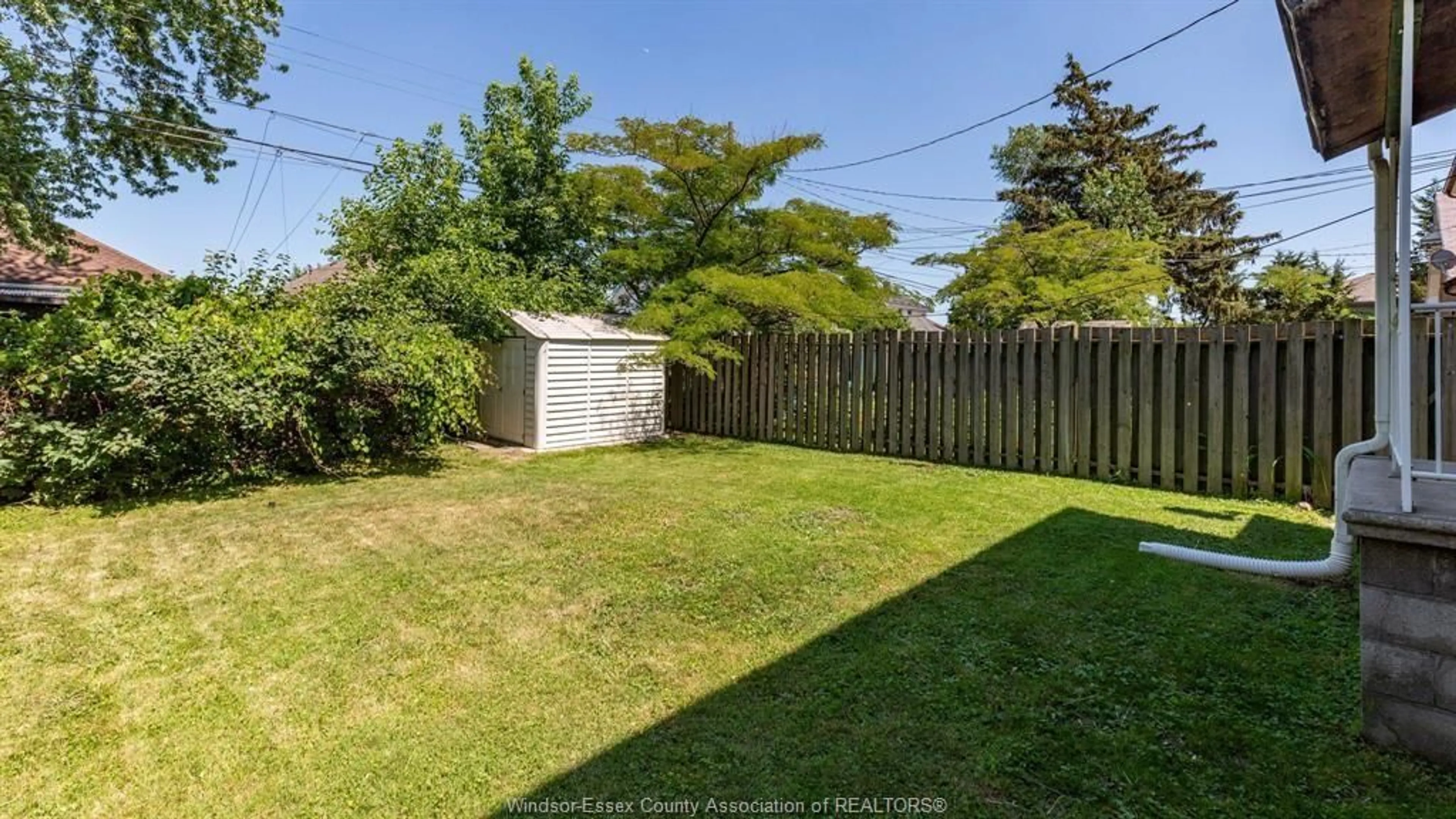 A pic from outside/outdoor area/front of a property/back of a property/a pic from drone, street for 1060 LAWRENCE Rd, Windsor Ontario N8Y 3Z8
