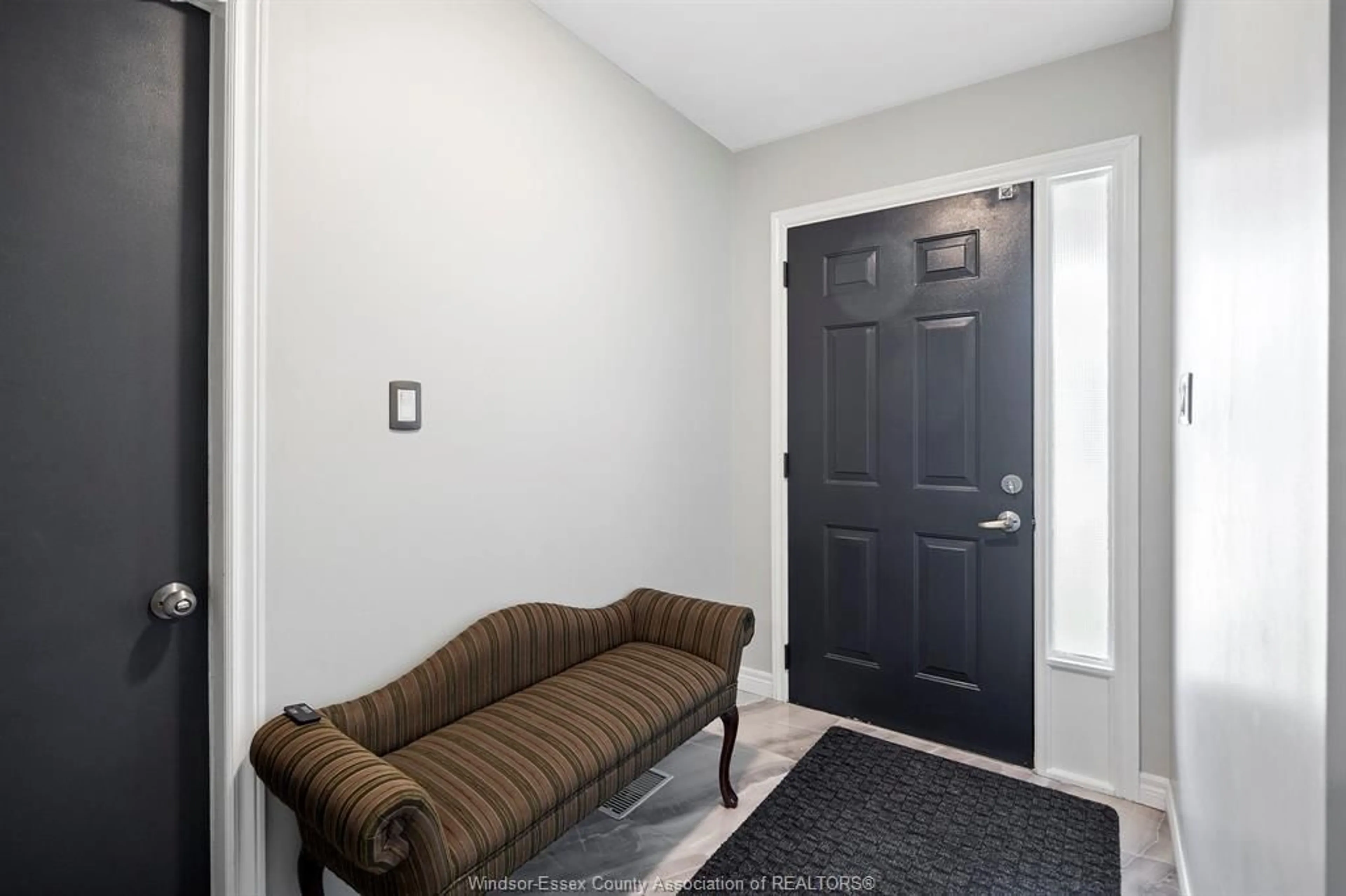 Indoor entryway for 3531 HEMLOCK, Windsor Ontario N8R 2G5