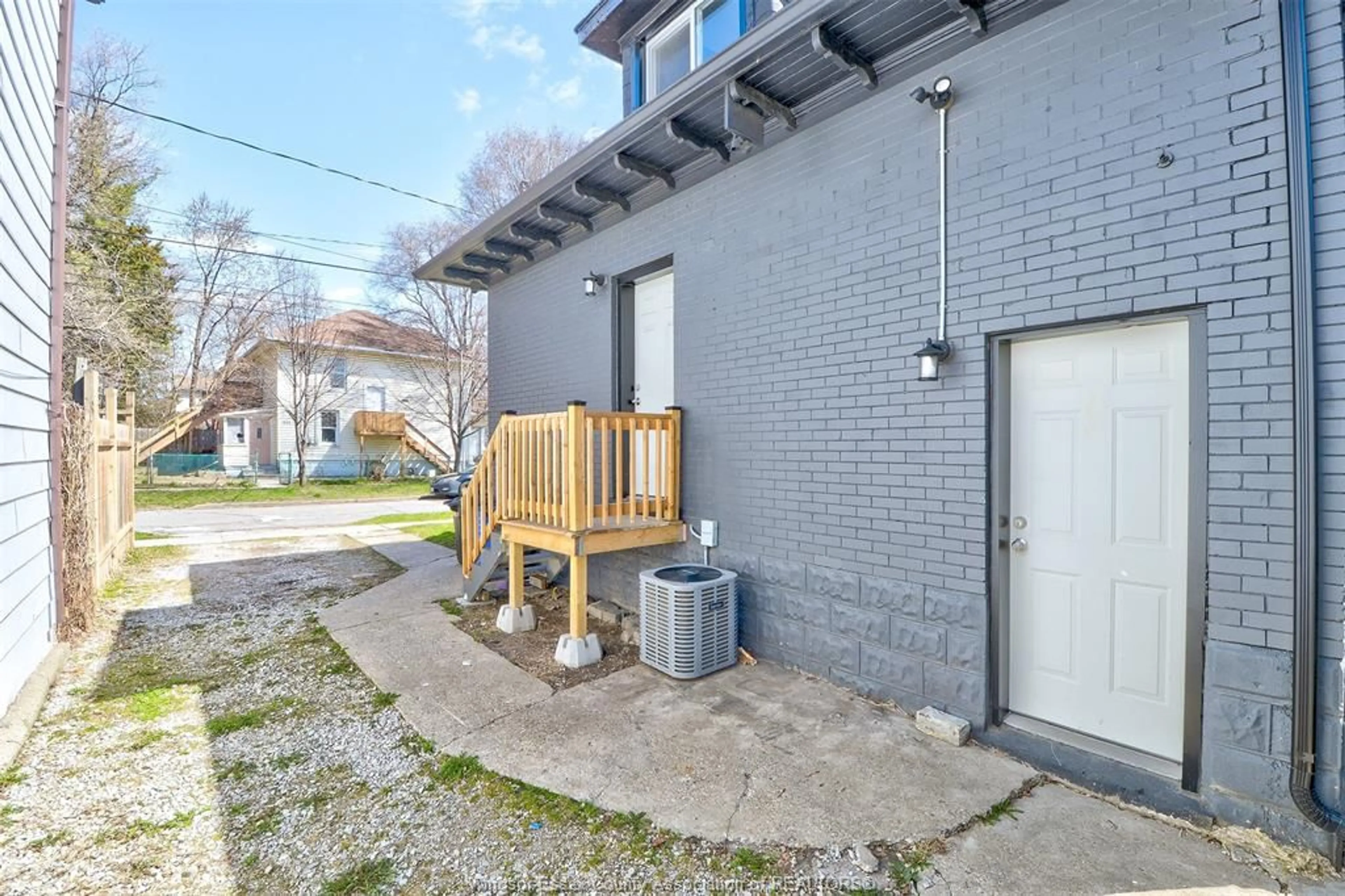 Patio, street for 3264 BABY St, Windsor Ontario N9C 1K8