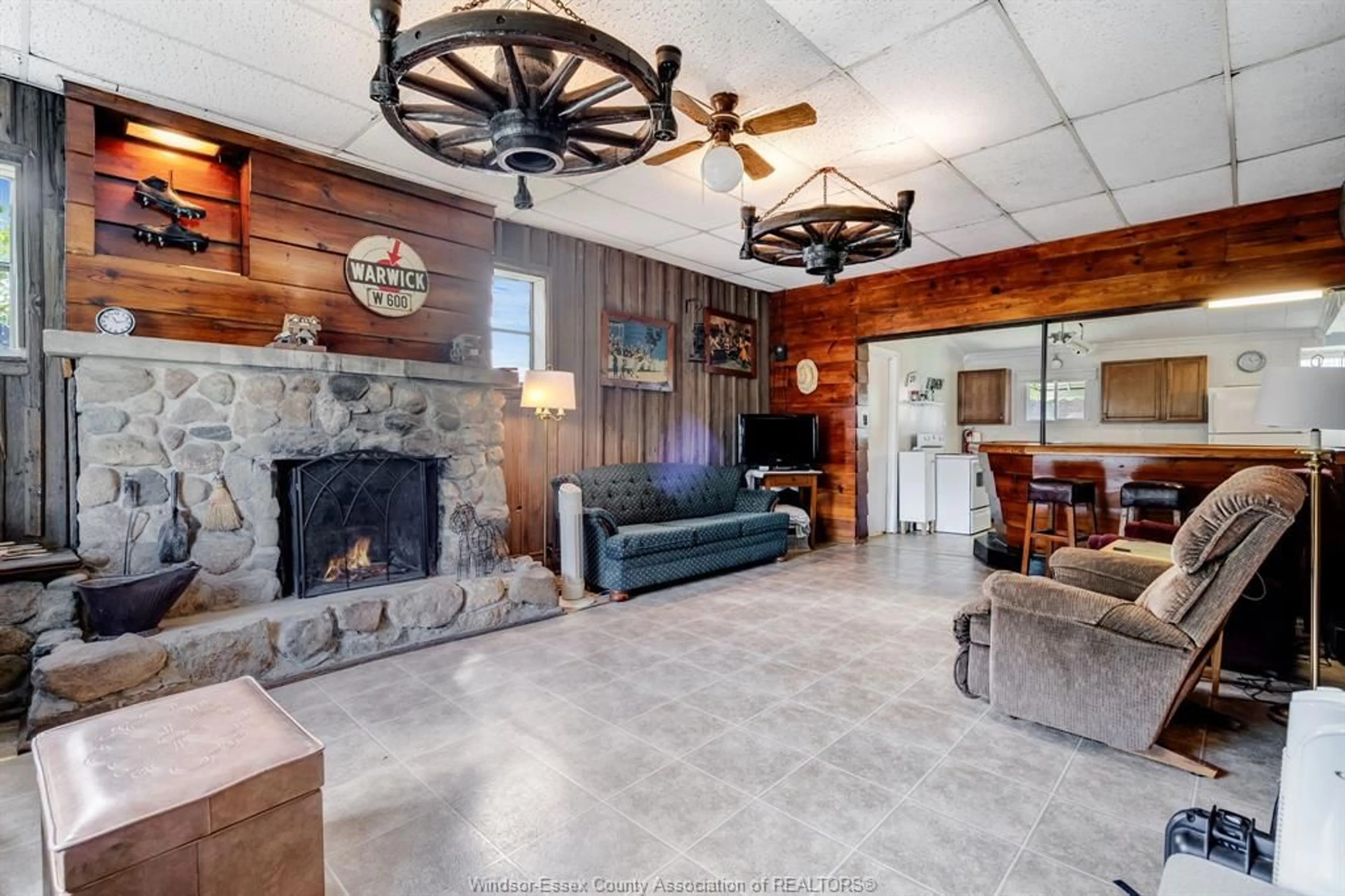 Lobby for 1069 Spruce, Kingsville Ontario N9Y 3V3