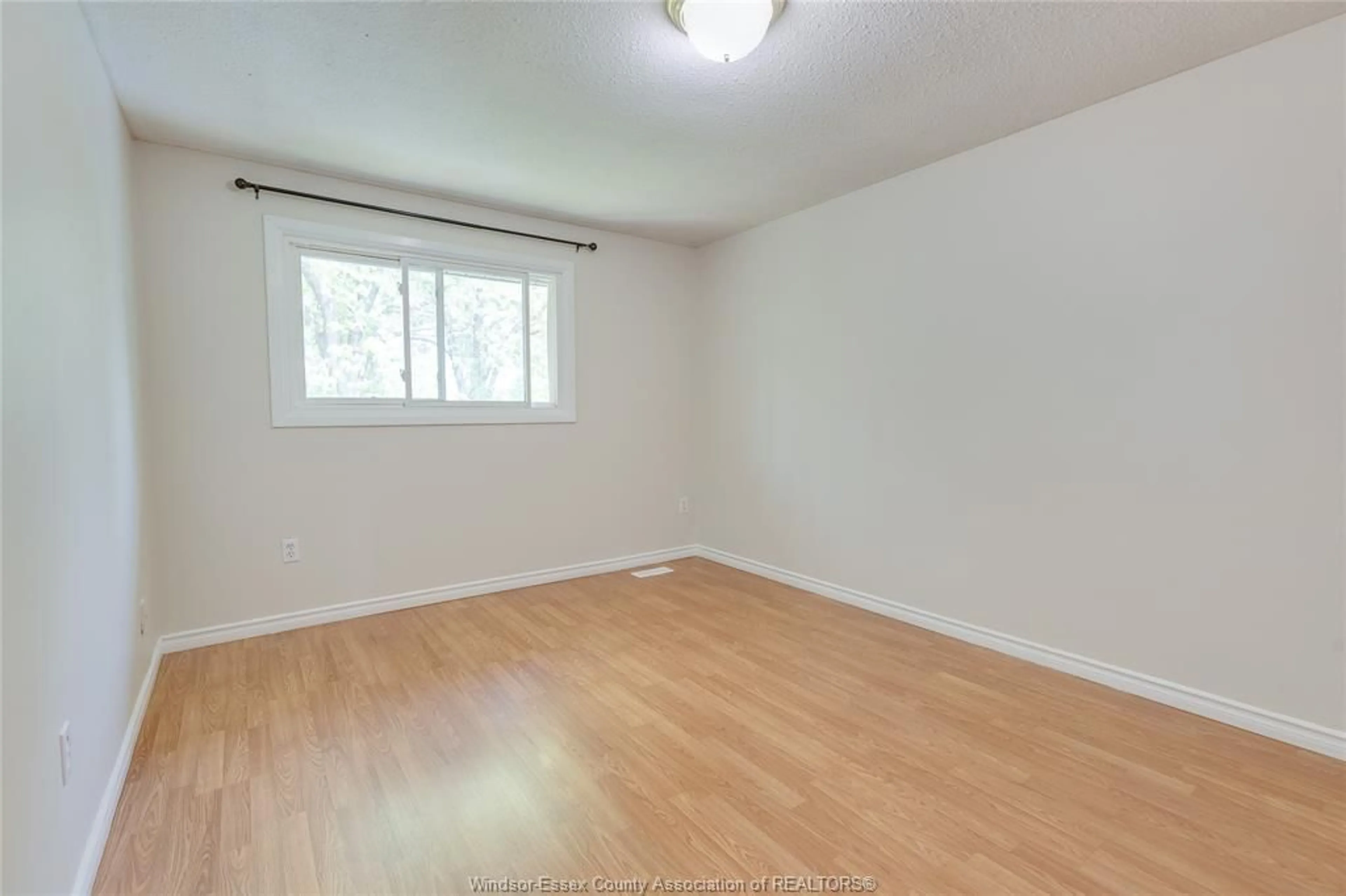 A pic of a room for 9670 MELVILLE Dr, Windsor Ontario N8R 1B3