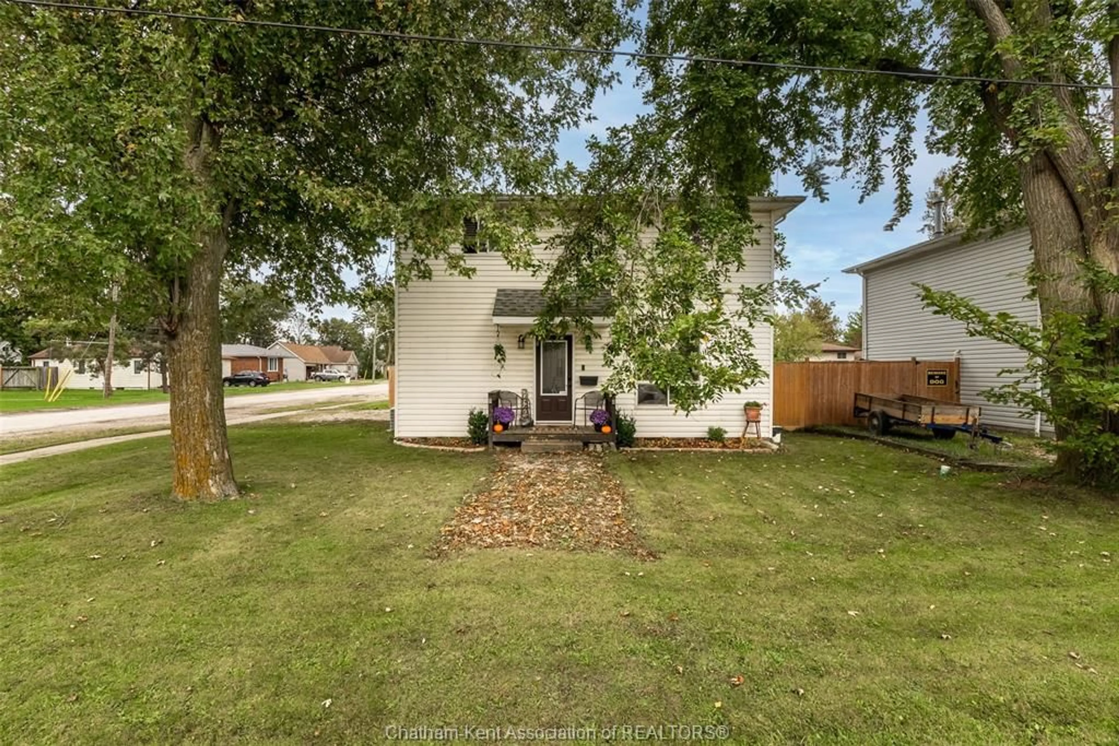 A pic from outside/outdoor area/front of a property/back of a property/a pic from drone, street for 210 Harvey St, Essex Ontario N8M 2E7