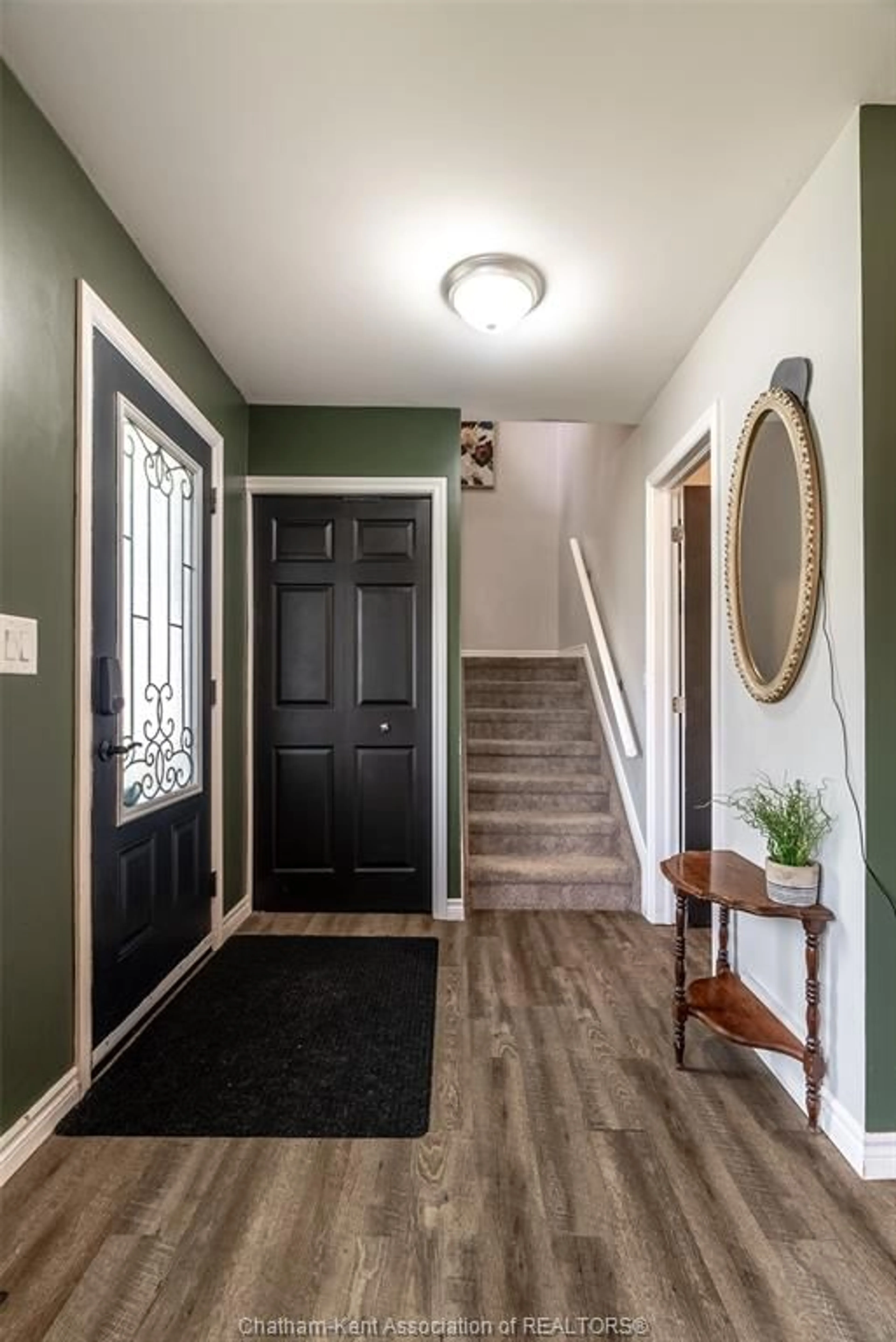 Indoor entryway for 210 Harvey St, Essex Ontario N8M 2E7