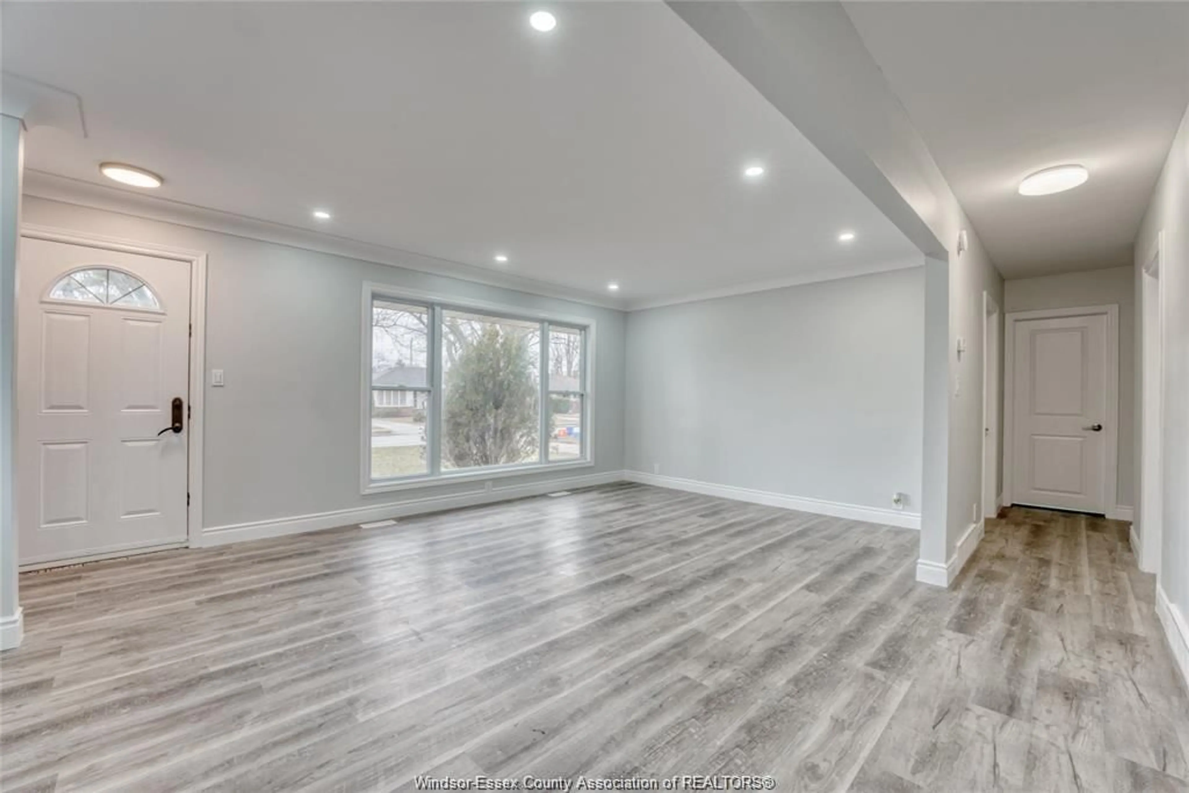 A pic of a room for 3982 MOUNT ROYAL Dr, Windsor Ontario N9G 2B7