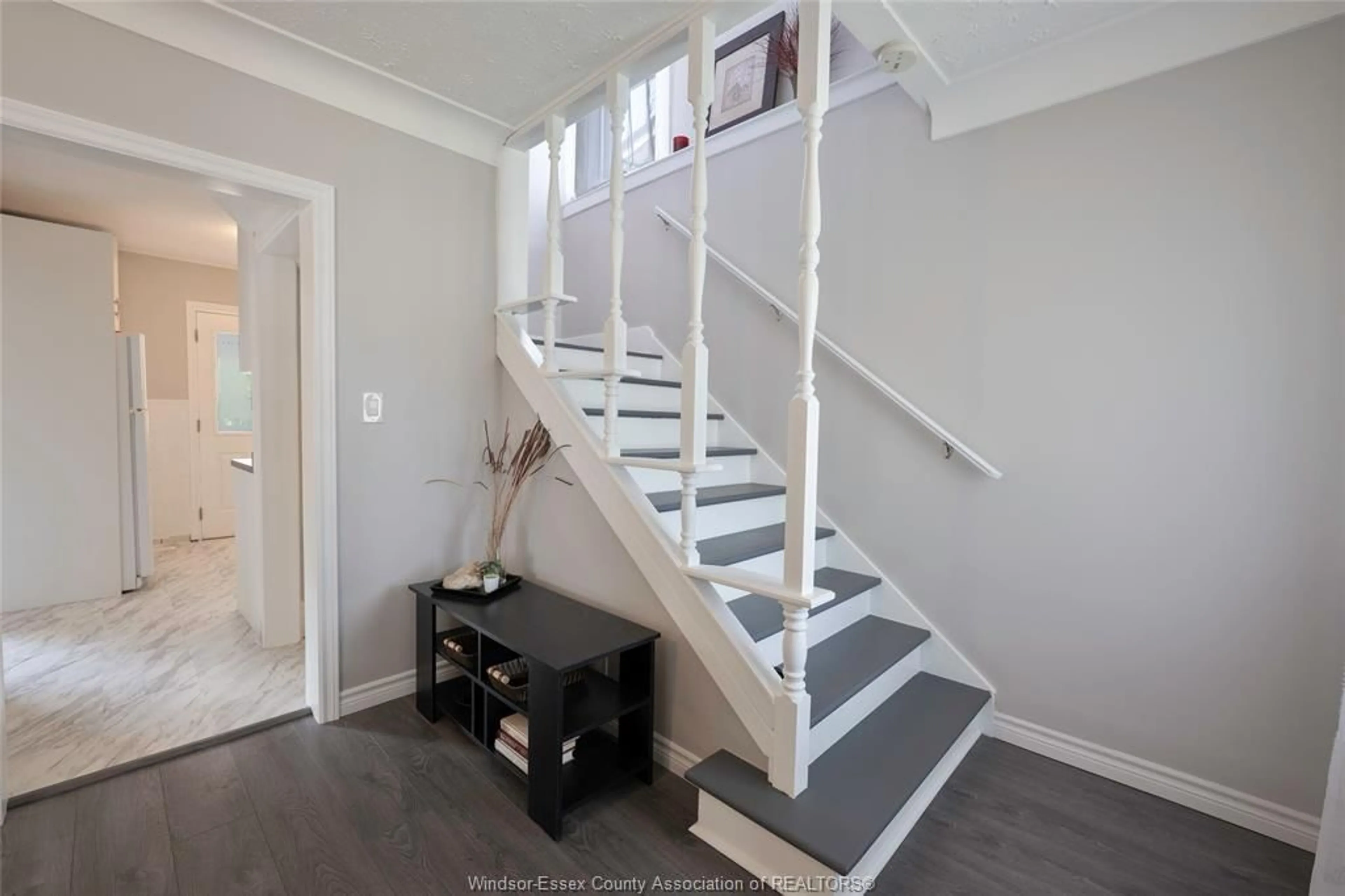 Stairs for 1035 ELM AVE, Windsor Ontario N9A 5H8