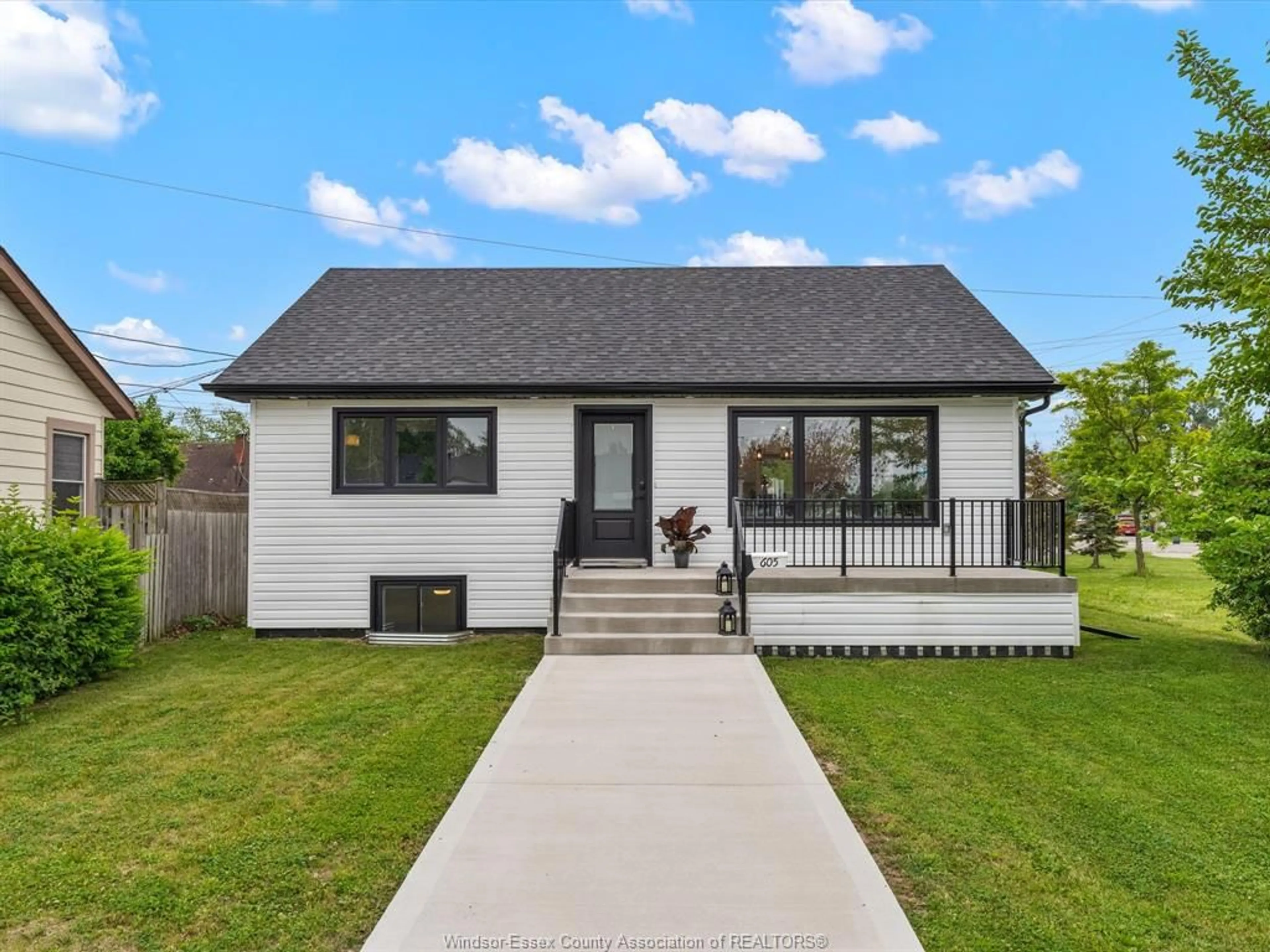 Home with vinyl exterior material, street for 605 Vimy Ave, Windsor Ontario N8W 1M6