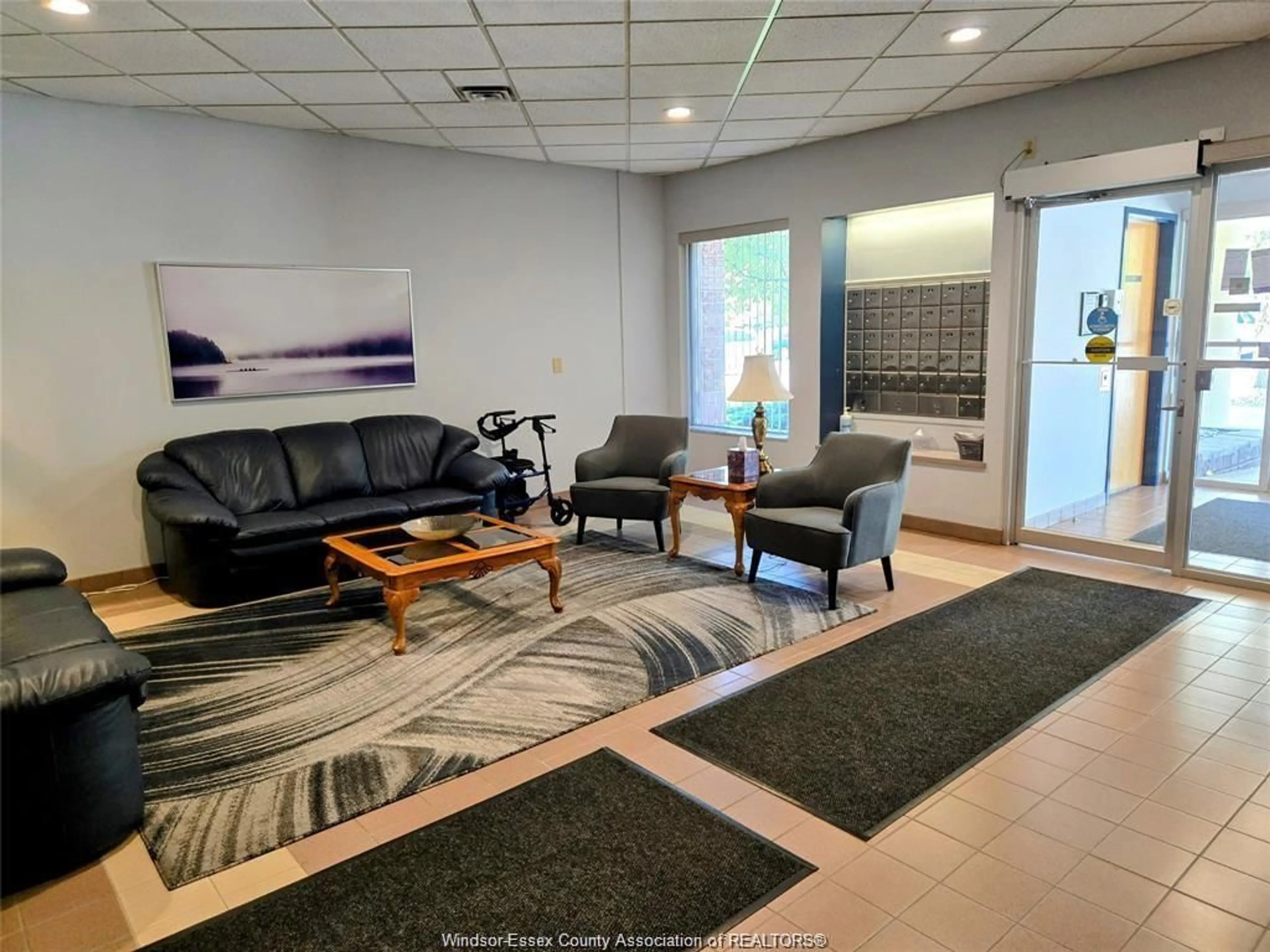 Lobby for 3795 SOUTHWINDS Dr #205, Windsor Ontario N9G 2N7