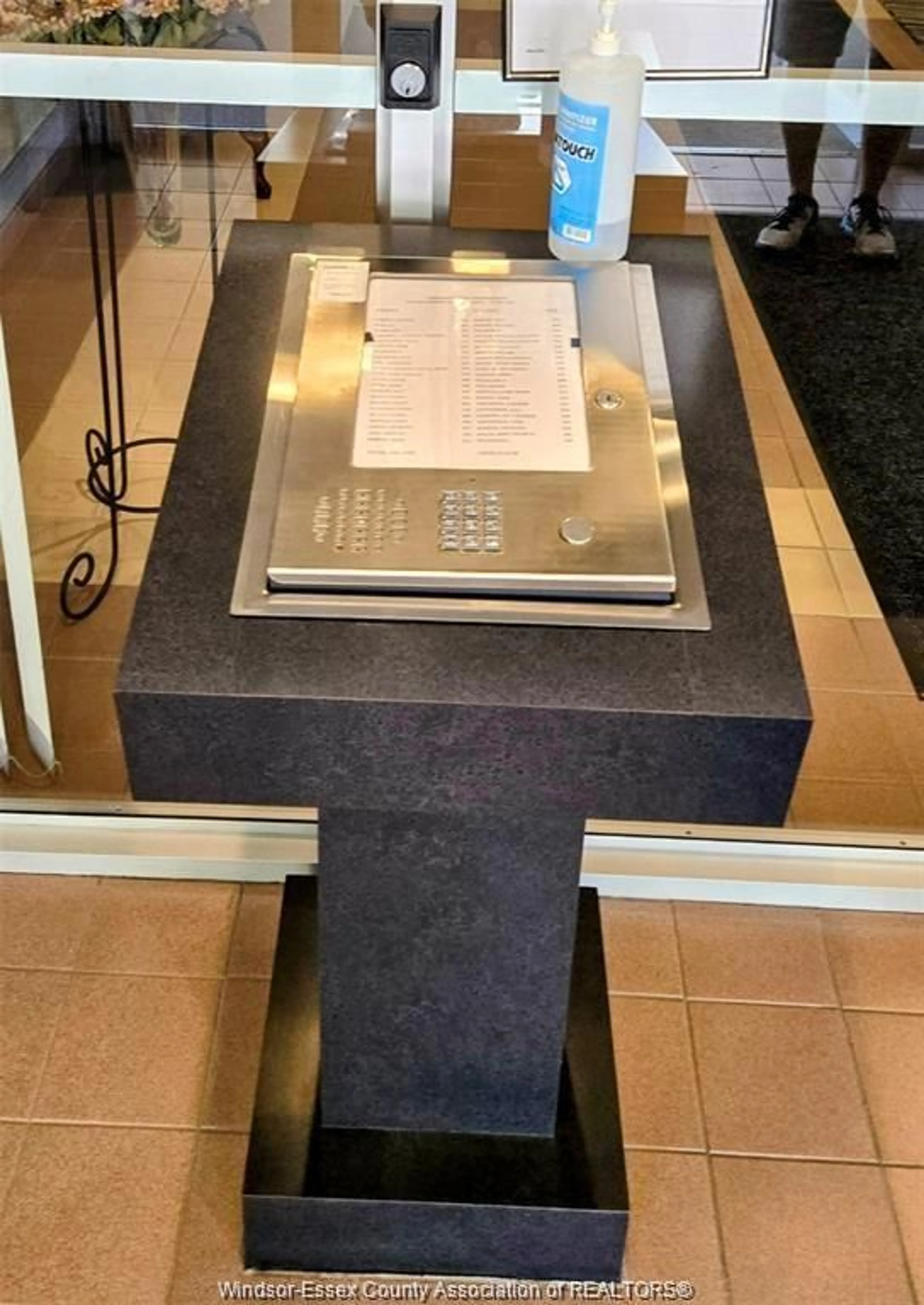 Lobby for 3795 SOUTHWINDS Dr #205, Windsor Ontario N9G 2N7