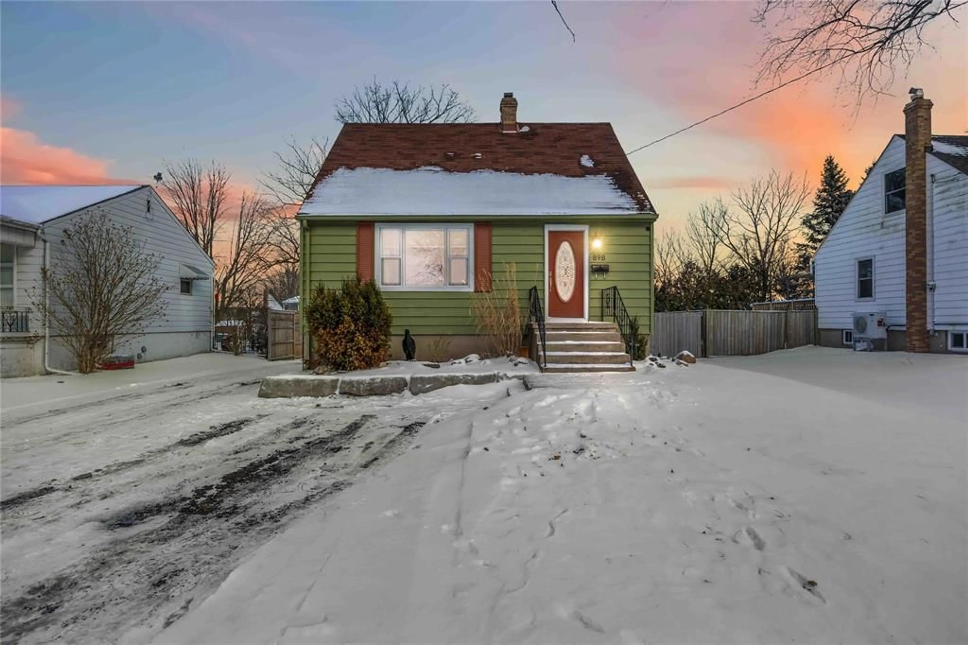Unknown for 898 WOODLAND Ave, Sarnia Ontario N7V 3W6