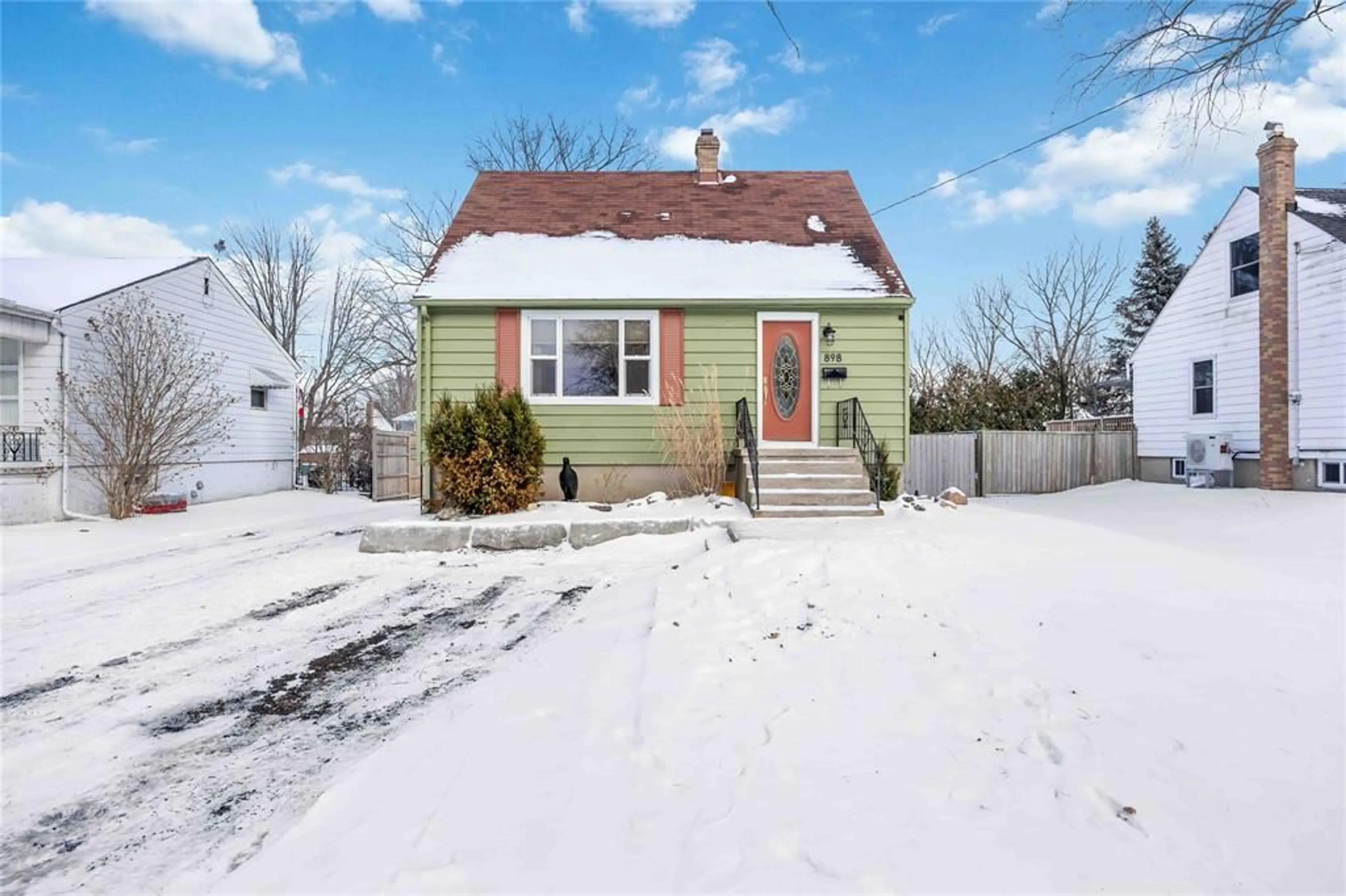 Unknown for 898 WOODLAND Ave, Sarnia Ontario N7V 3W6