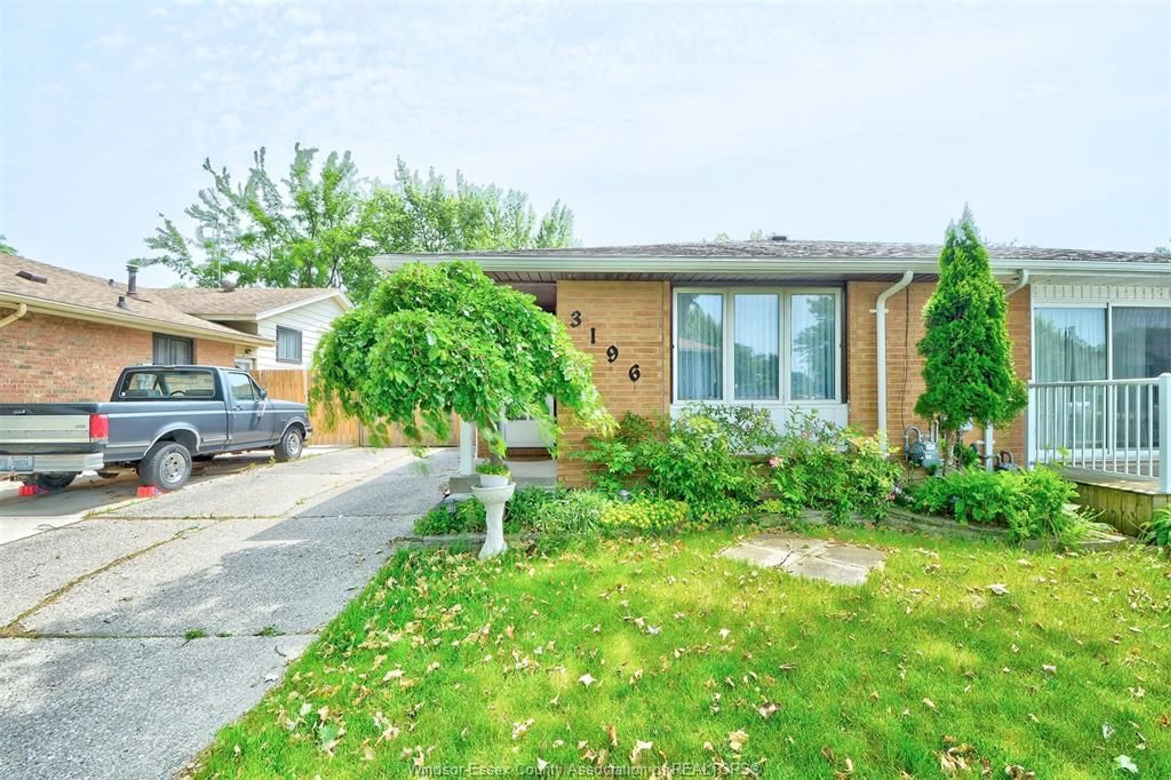 Unknown for 3196 ELMWOOD Cres, Windsor Ontario N8R 1X4