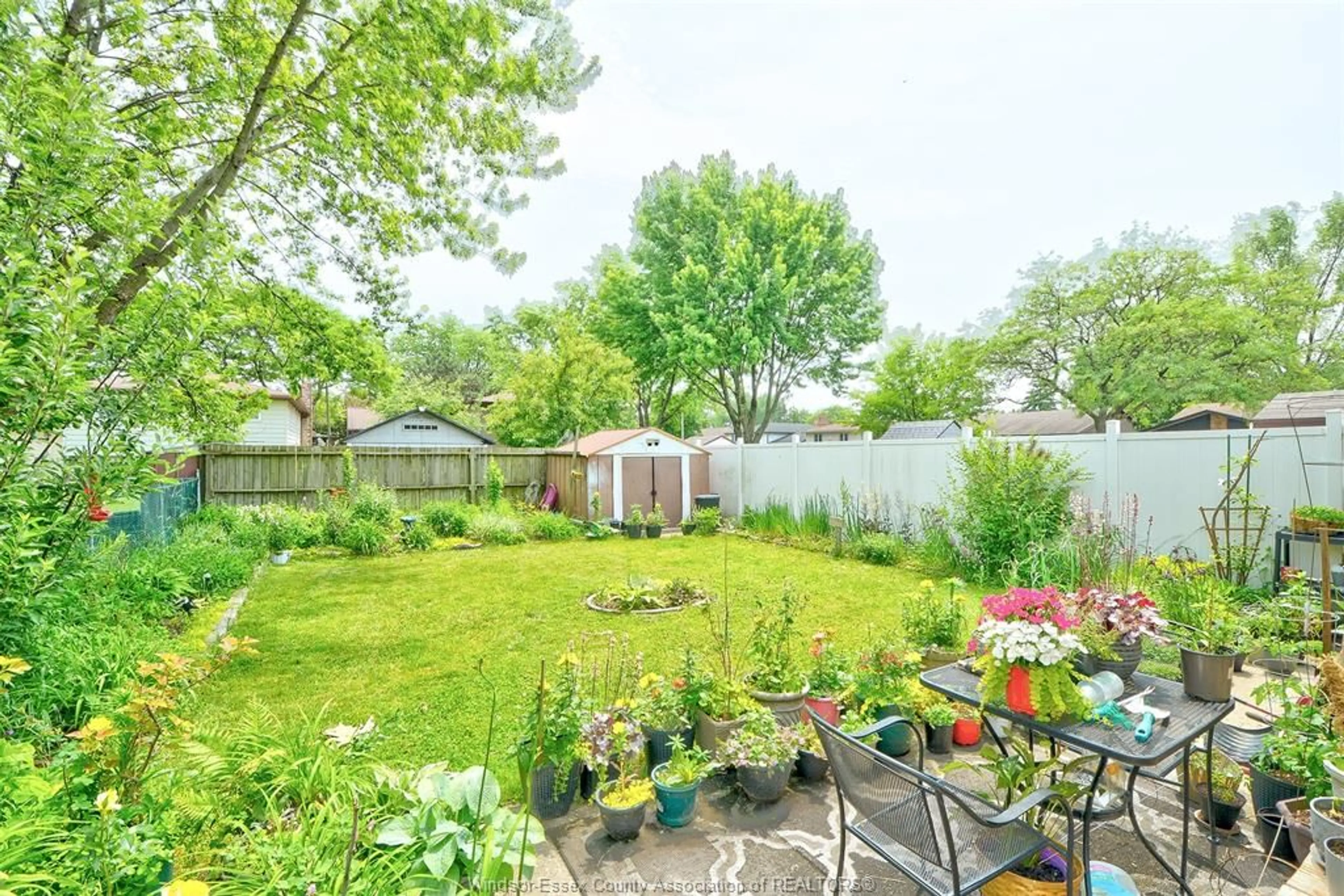 Patio, street for 3196 ELMWOOD Cres, Windsor Ontario N8R 1X4