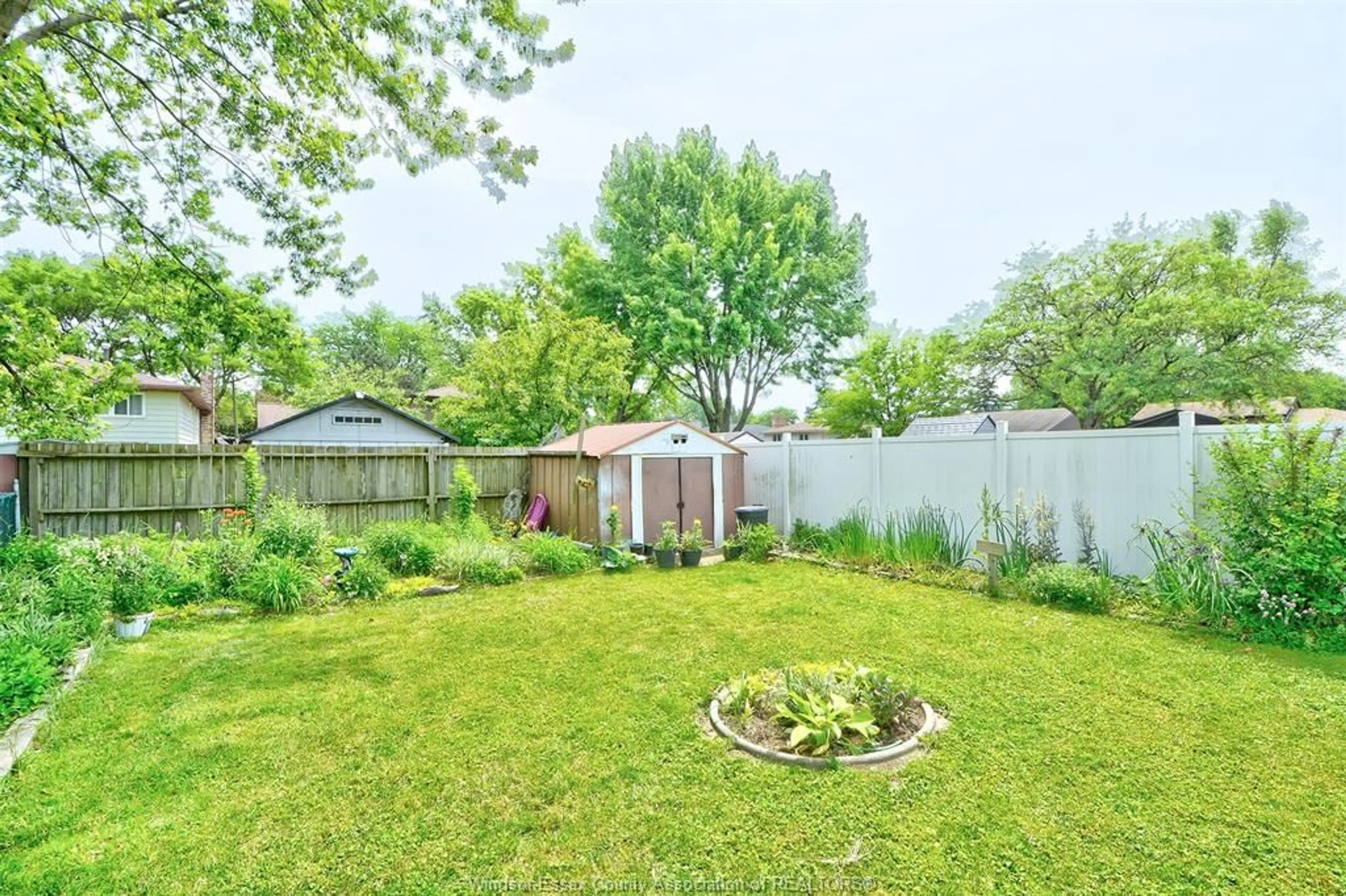 Unknown for 3196 ELMWOOD Cres, Windsor Ontario N8R 1X4