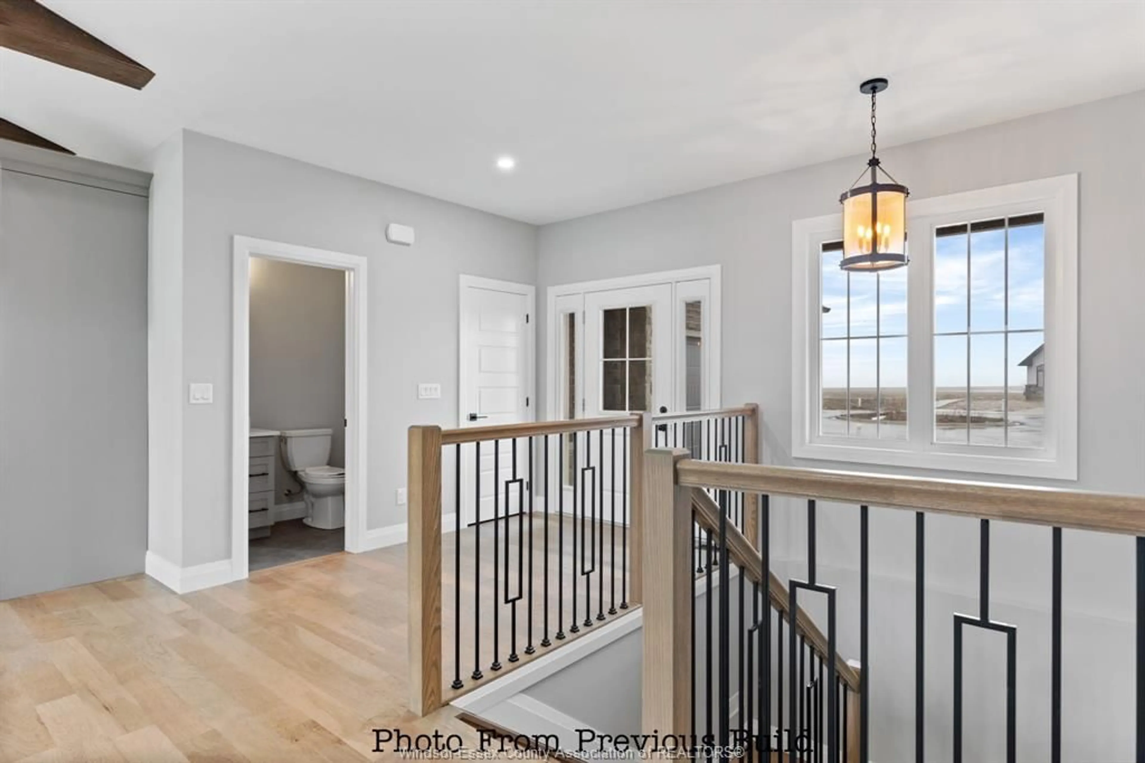 Indoor entryway for 116 BLOOMINGTON, Chatham Ontario N7L 0H3