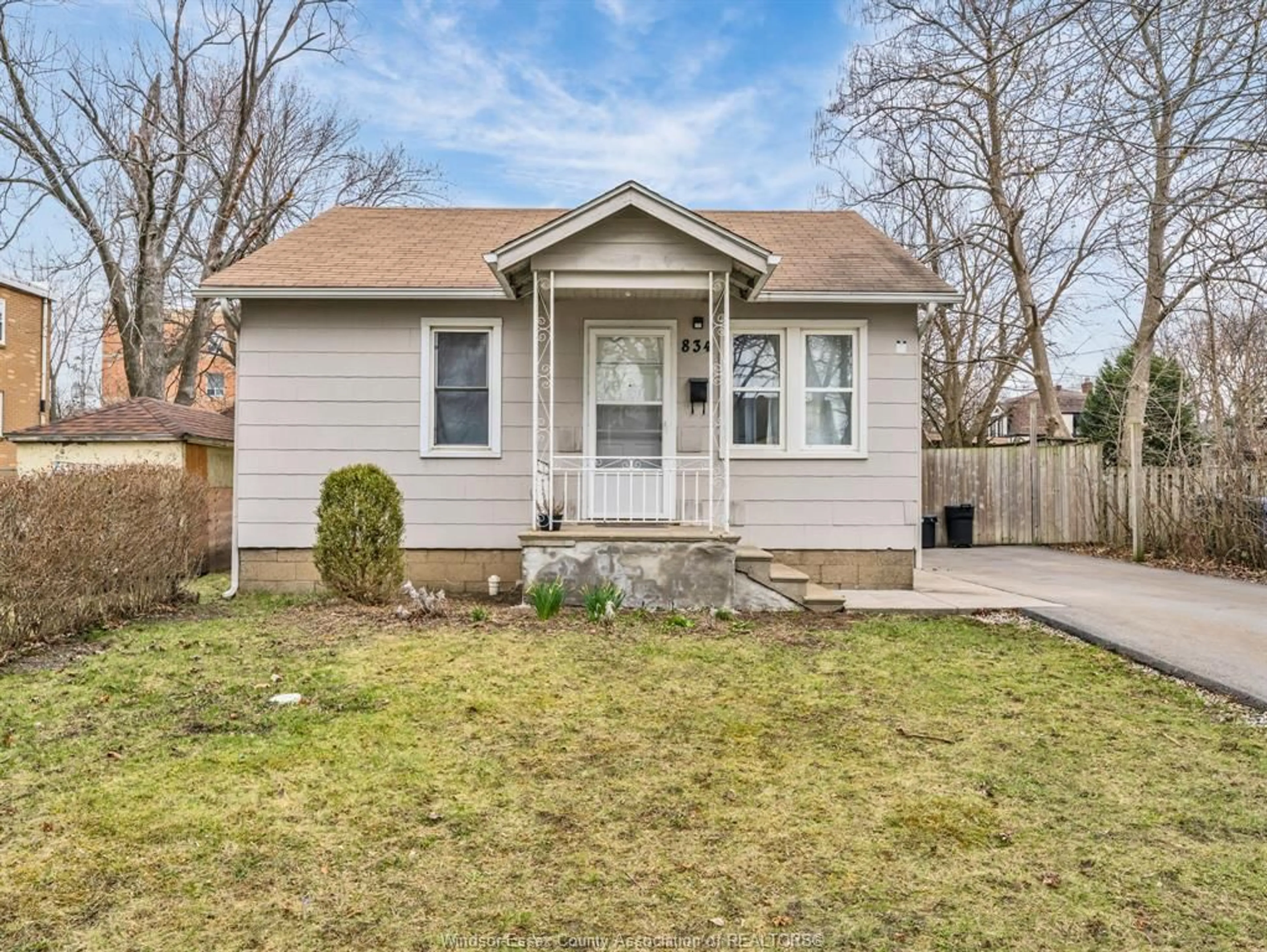 Home with vinyl exterior material, street for 834 FORD Blvd, Windsor Ontario N8S 1E7