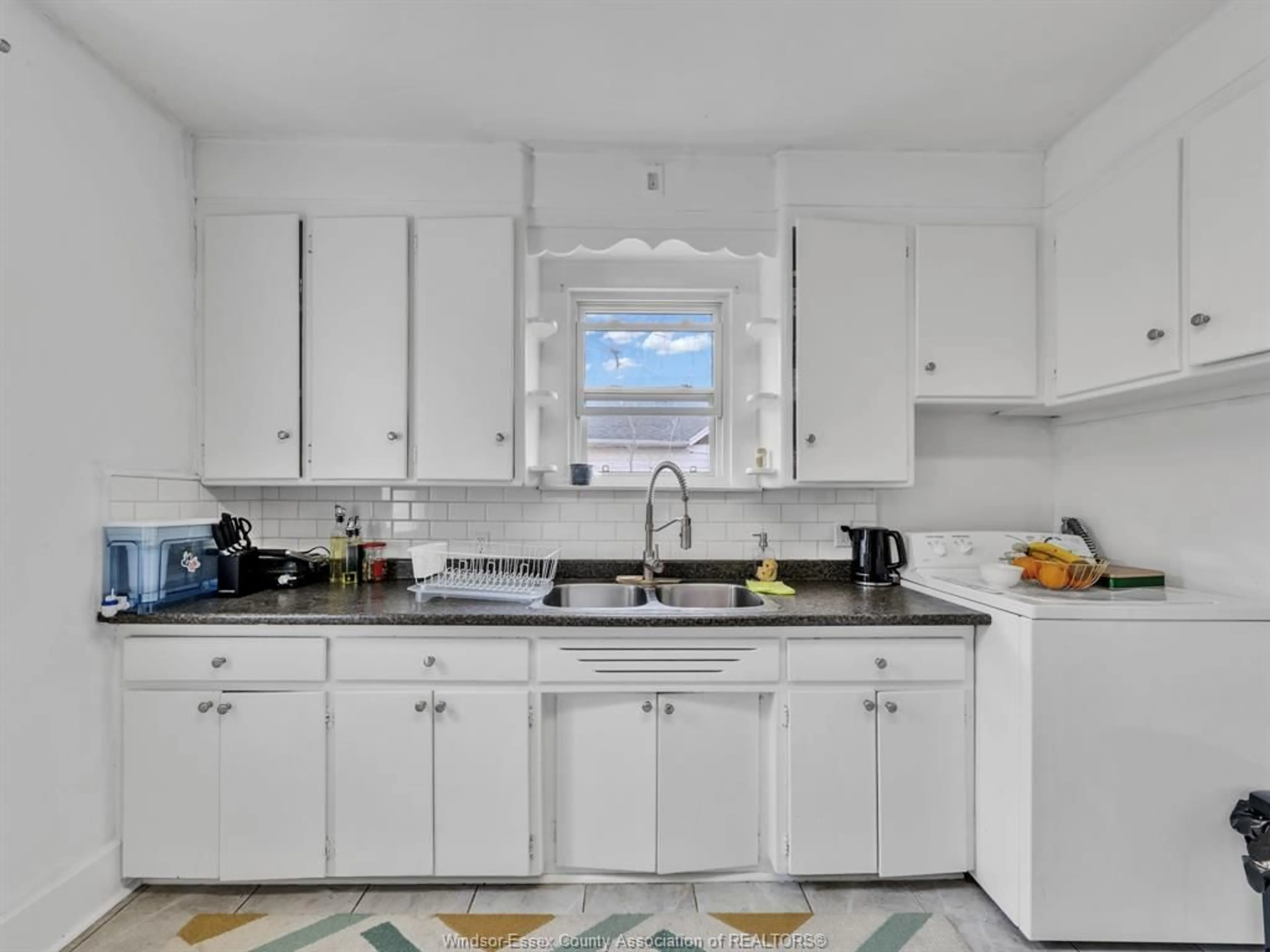 Standard kitchen, ceramic/tile floor for 834 FORD Blvd, Windsor Ontario N8S 1E7