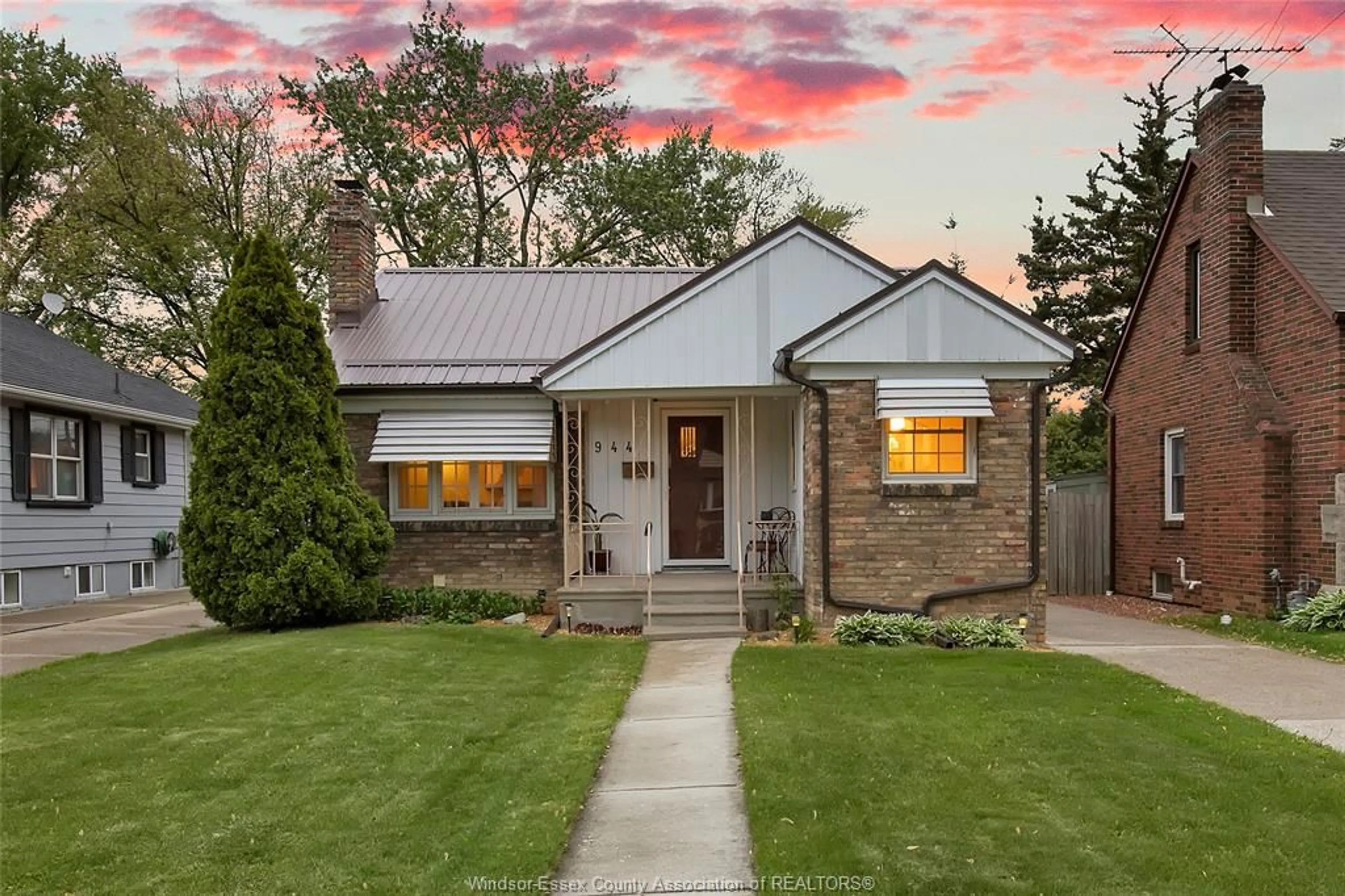 Home with brick exterior material, street for 944 HOMEDALE, Windsor Ontario N8S 2T2