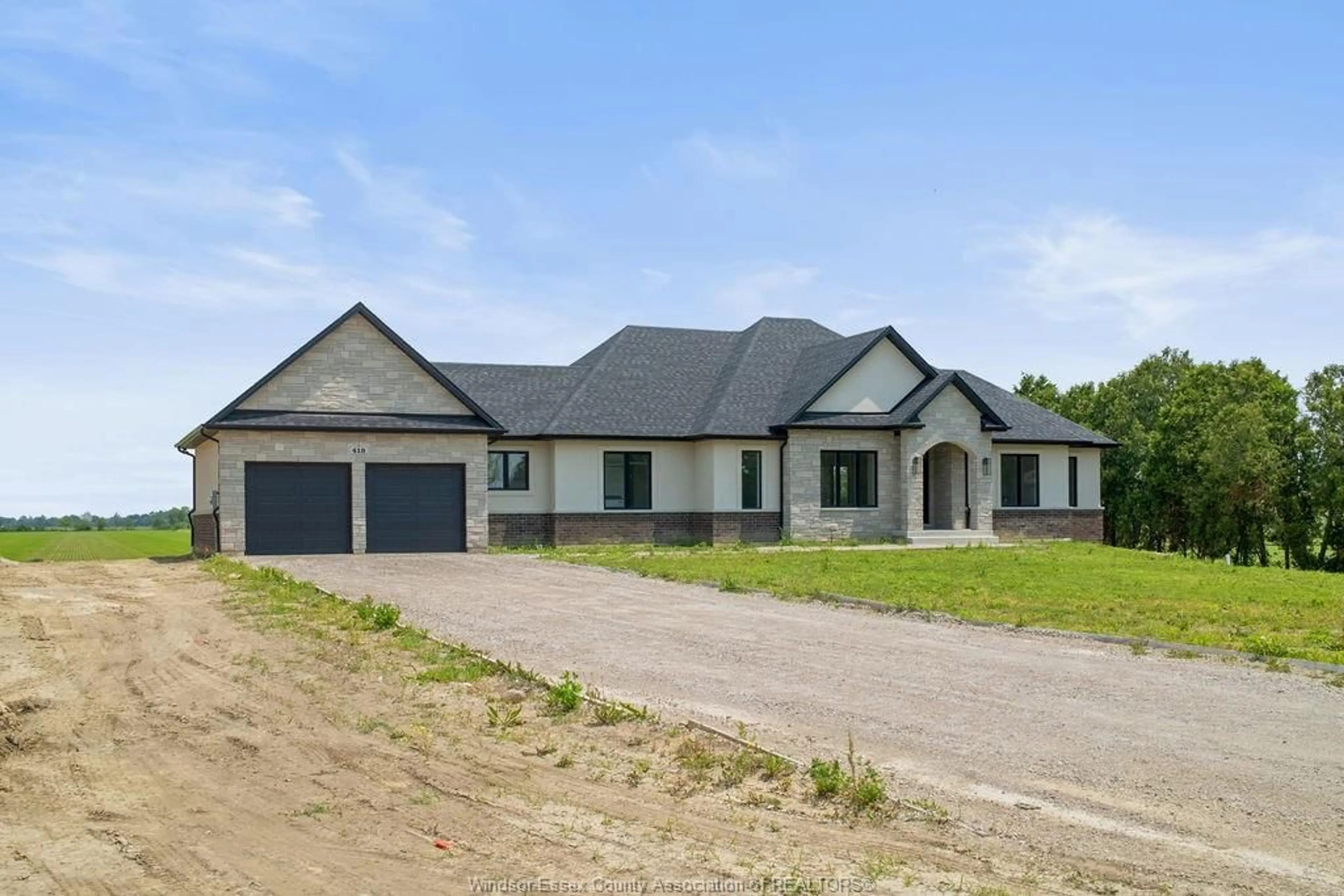 Home with brick exterior material, building for 418 COUNTY ROAD 34, Kingsville Ontario N8H 3V6