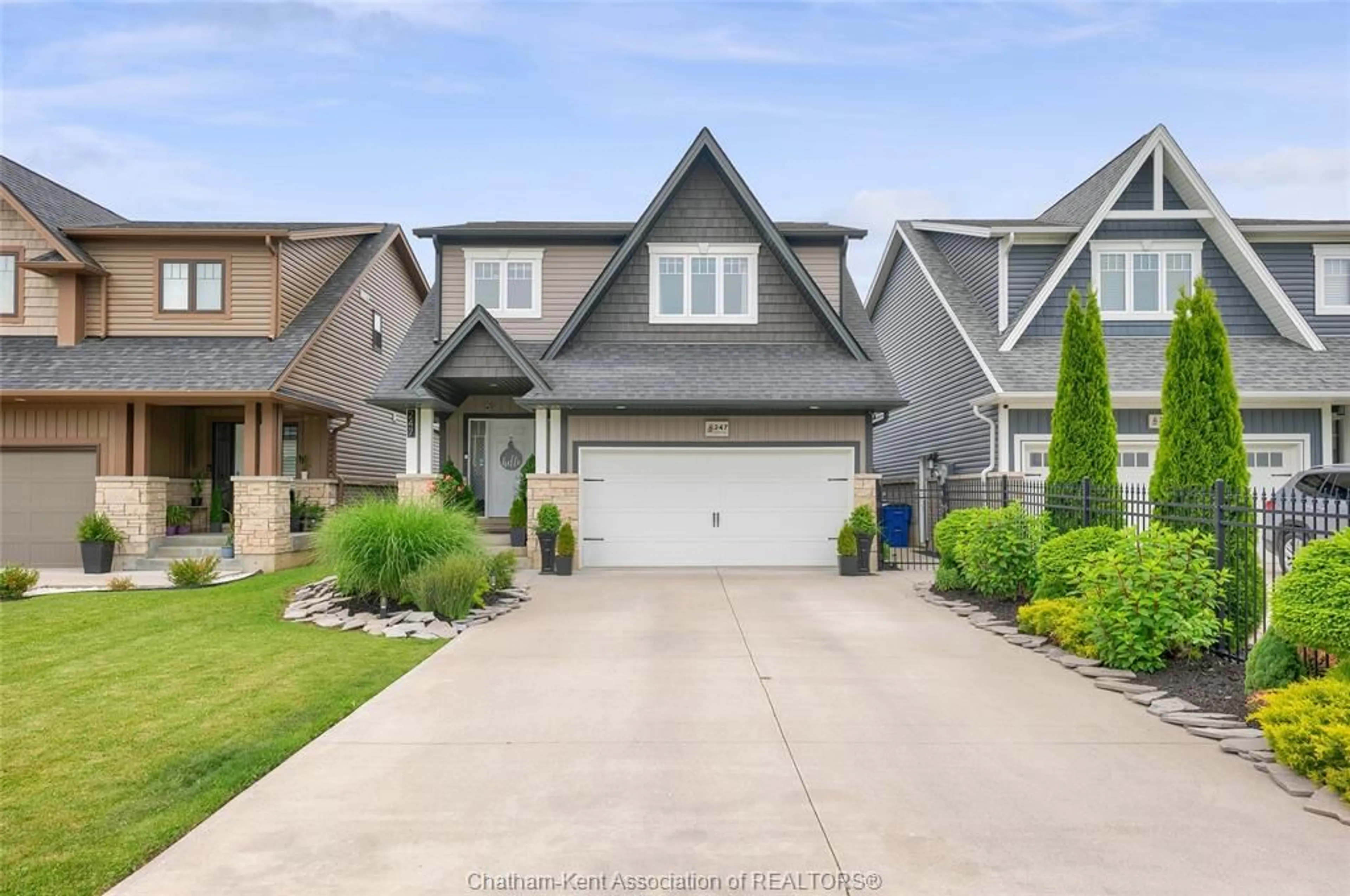 Home with vinyl exterior material, street for 247 HUDSON Dr, Chatham Ontario N7L 0A6