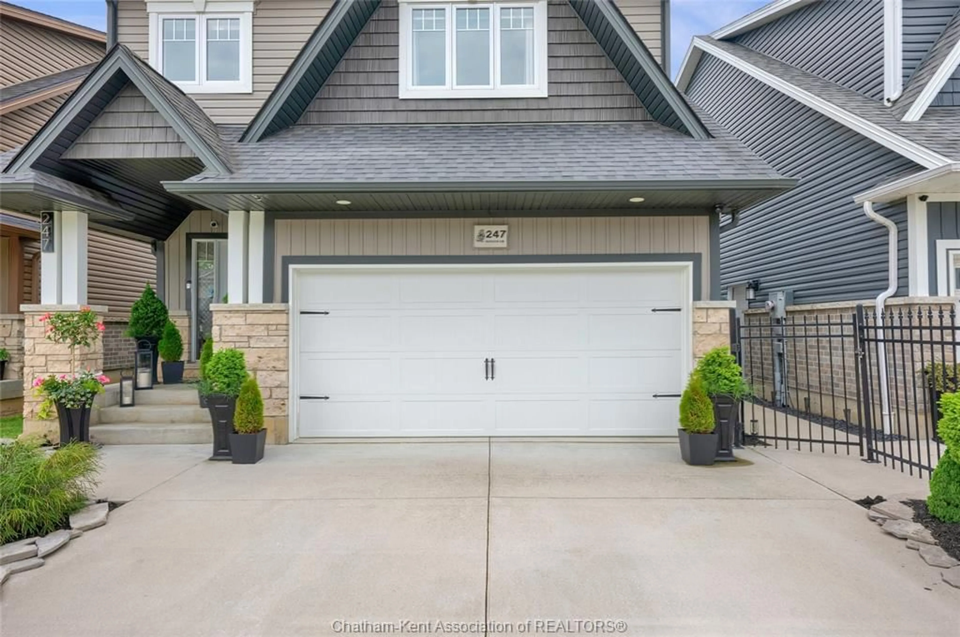 Indoor garage for 247 HUDSON Dr, Chatham Ontario N7L 0A6