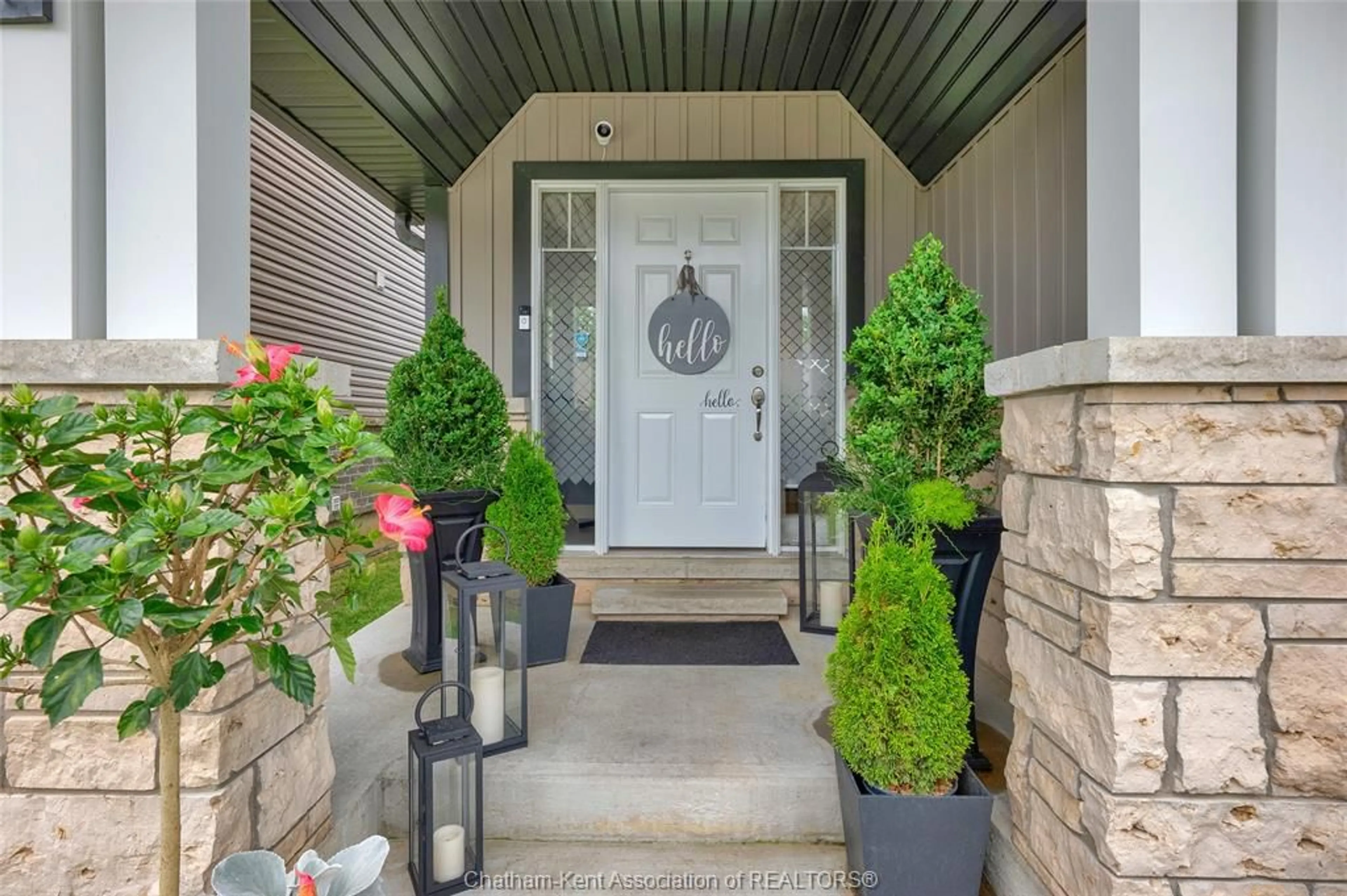 Indoor entryway for 247 HUDSON Dr, Chatham Ontario N7L 0A6