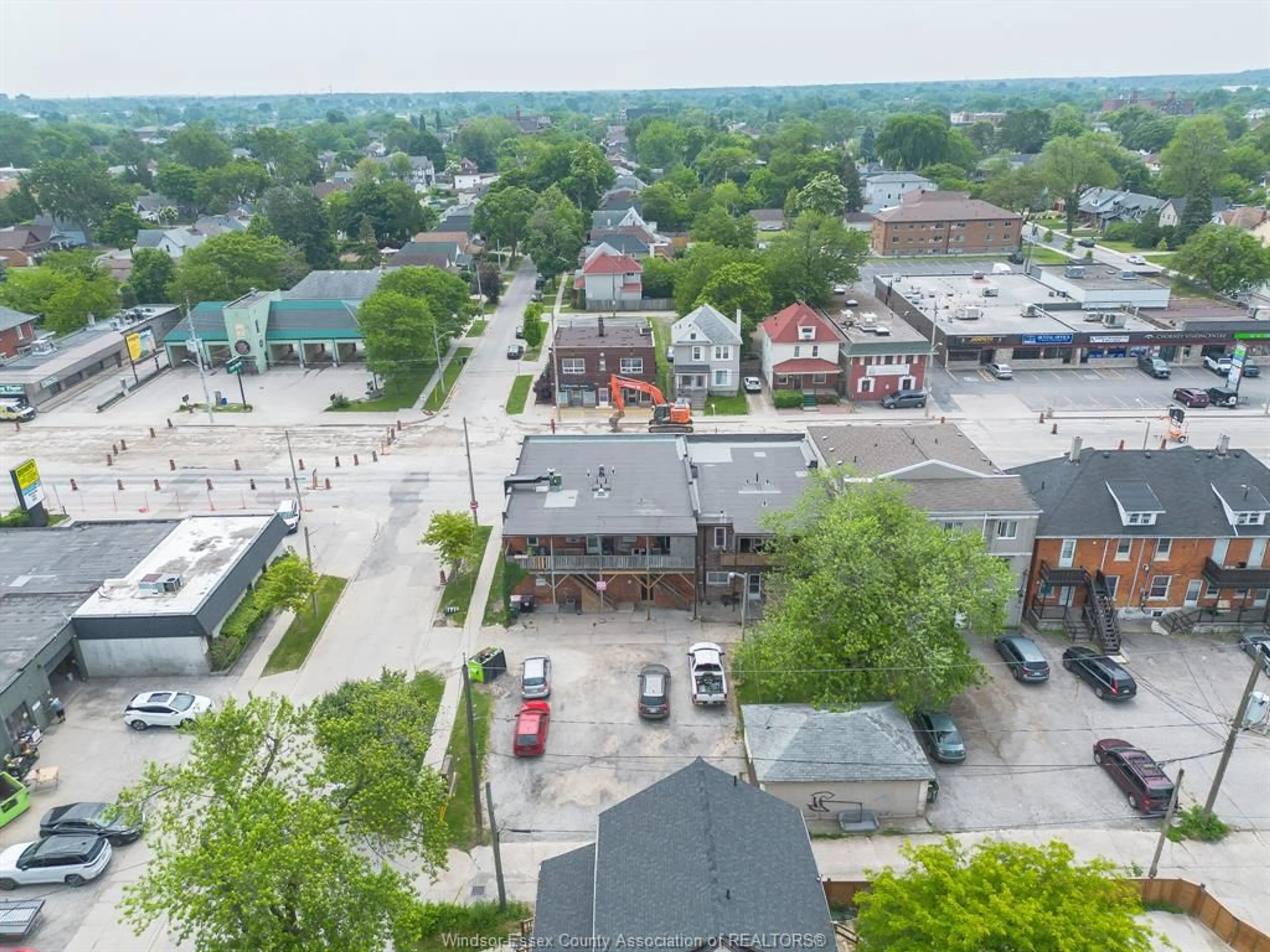 A pic from outside/outdoor area/front of a property/back of a property/a pic from drone, street for 1802-1820 UNIVERSITY Ave, Windsor Ontario N9B 1C2