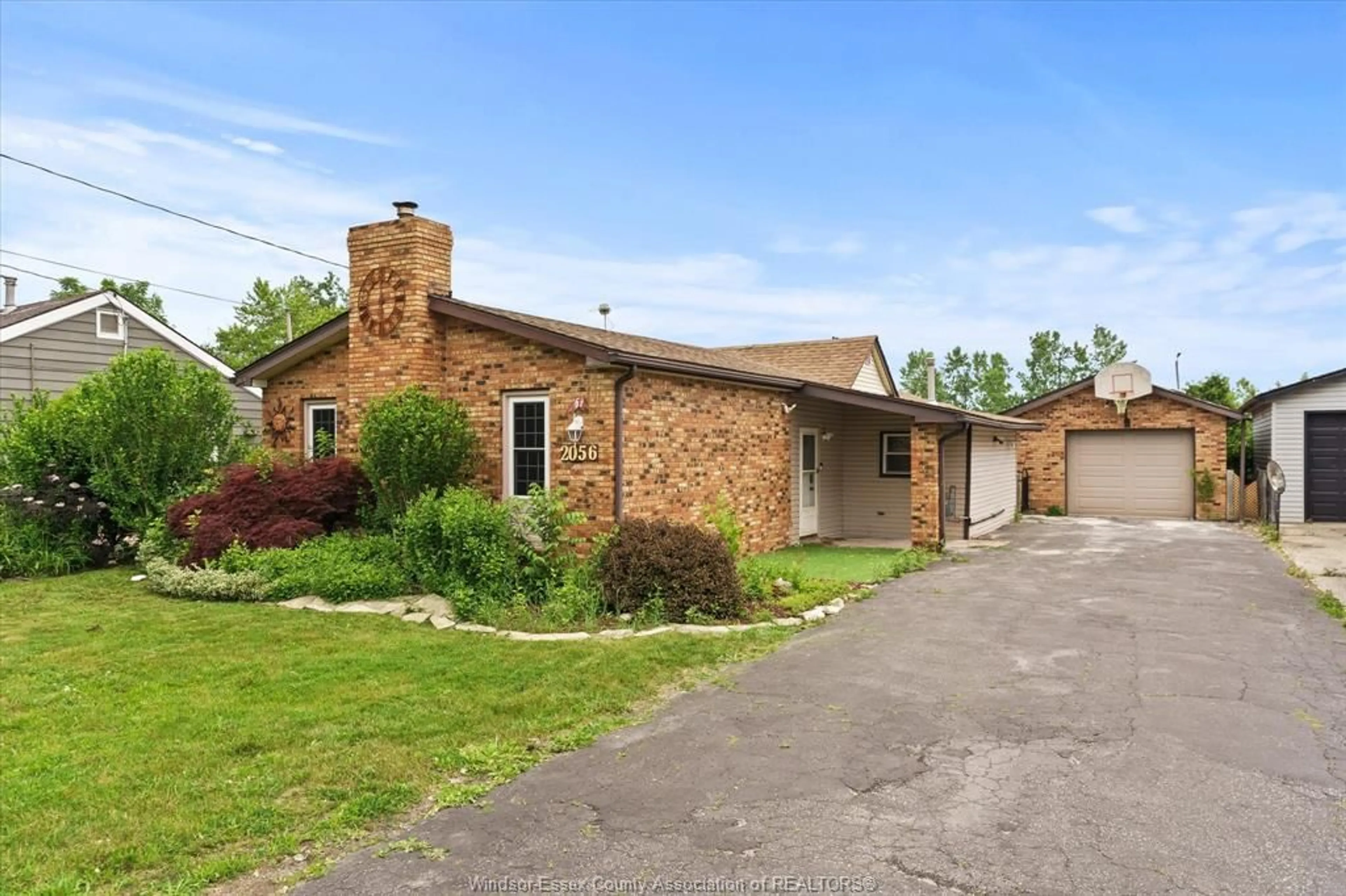 A pic from outside/outdoor area/front of a property/back of a property/a pic from drone, street for 2056 JEFFERSON, Windsor Ontario N8T 2W4