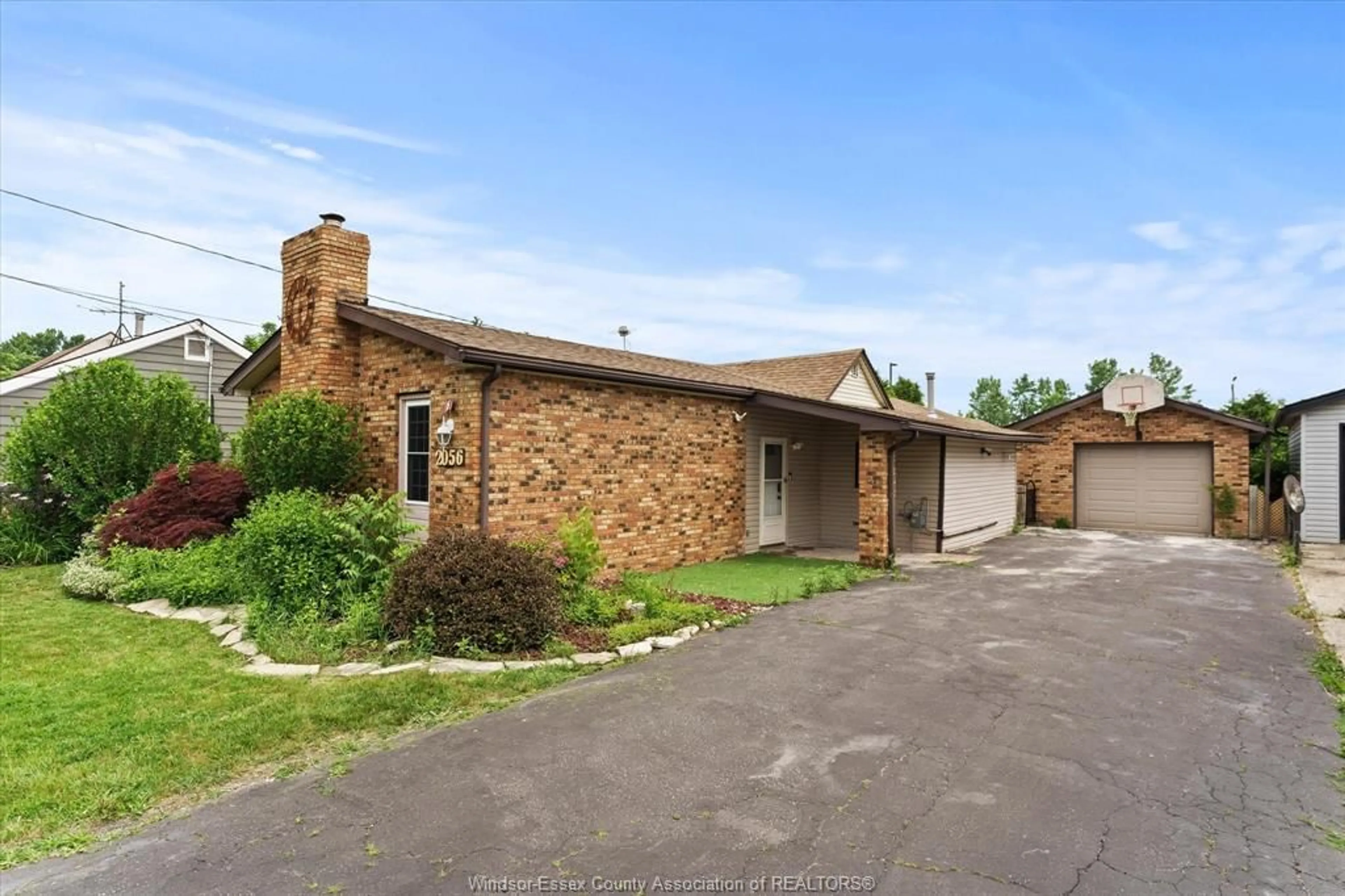 A pic from outside/outdoor area/front of a property/back of a property/a pic from drone, street for 2056 JEFFERSON, Windsor Ontario N8T 2W4