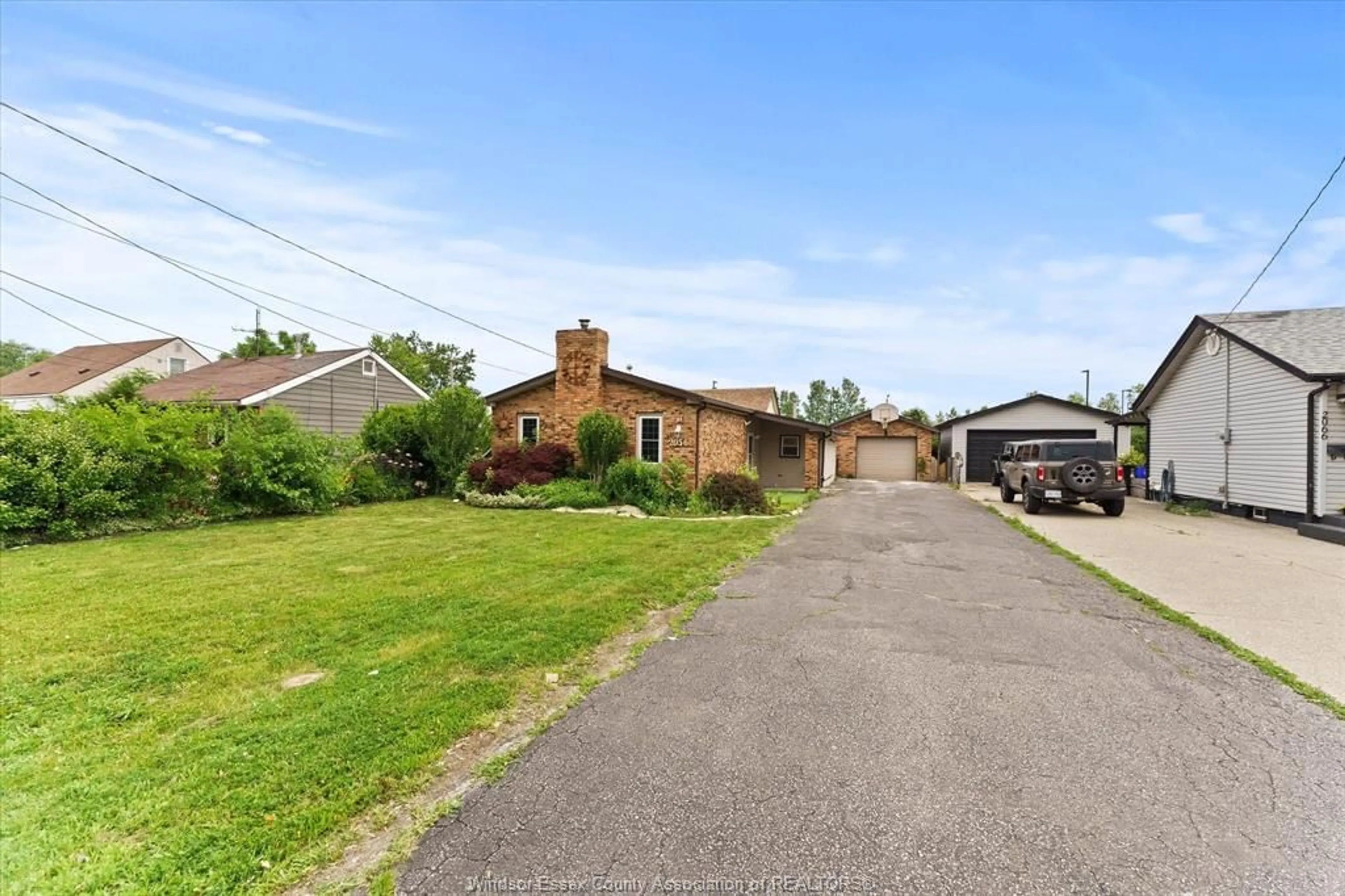 A pic from outside/outdoor area/front of a property/back of a property/a pic from drone, street for 2056 JEFFERSON, Windsor Ontario N8T 2W4