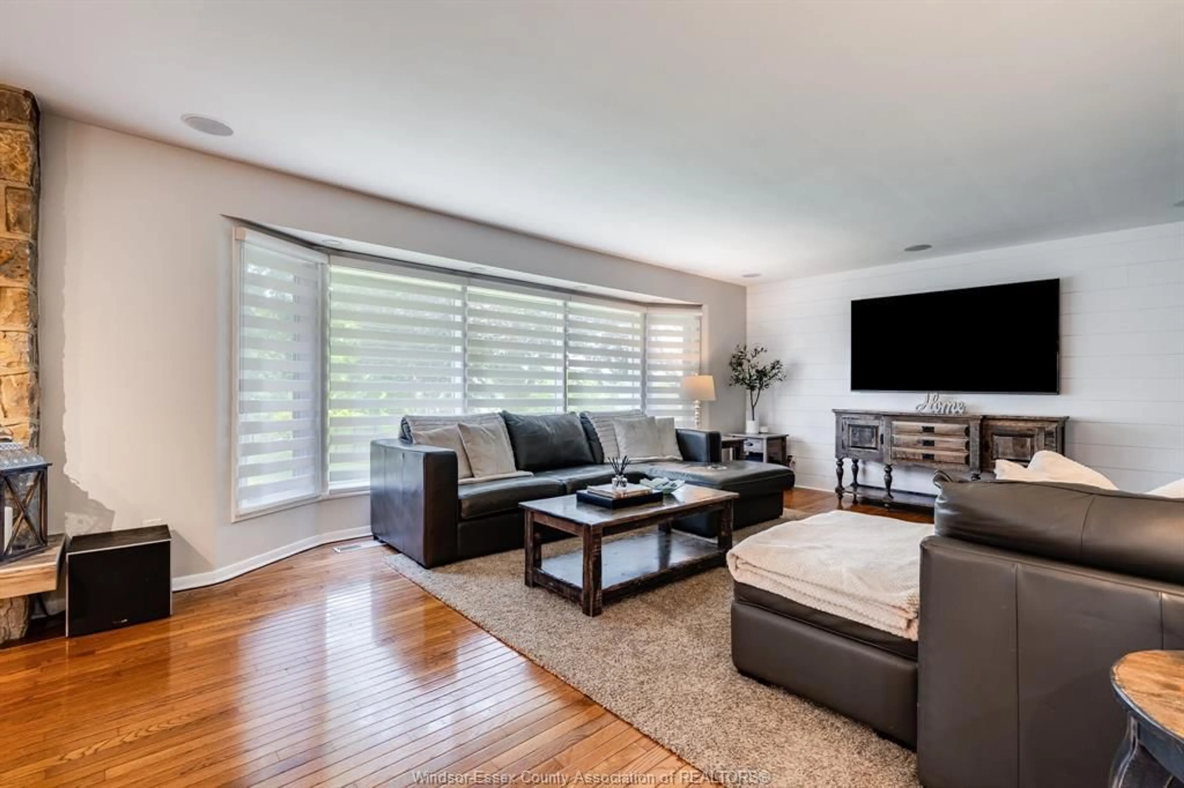 Living room with furniture, unknown for 26 CREST VIEW Dr, Leamington Ontario N8H 4H8