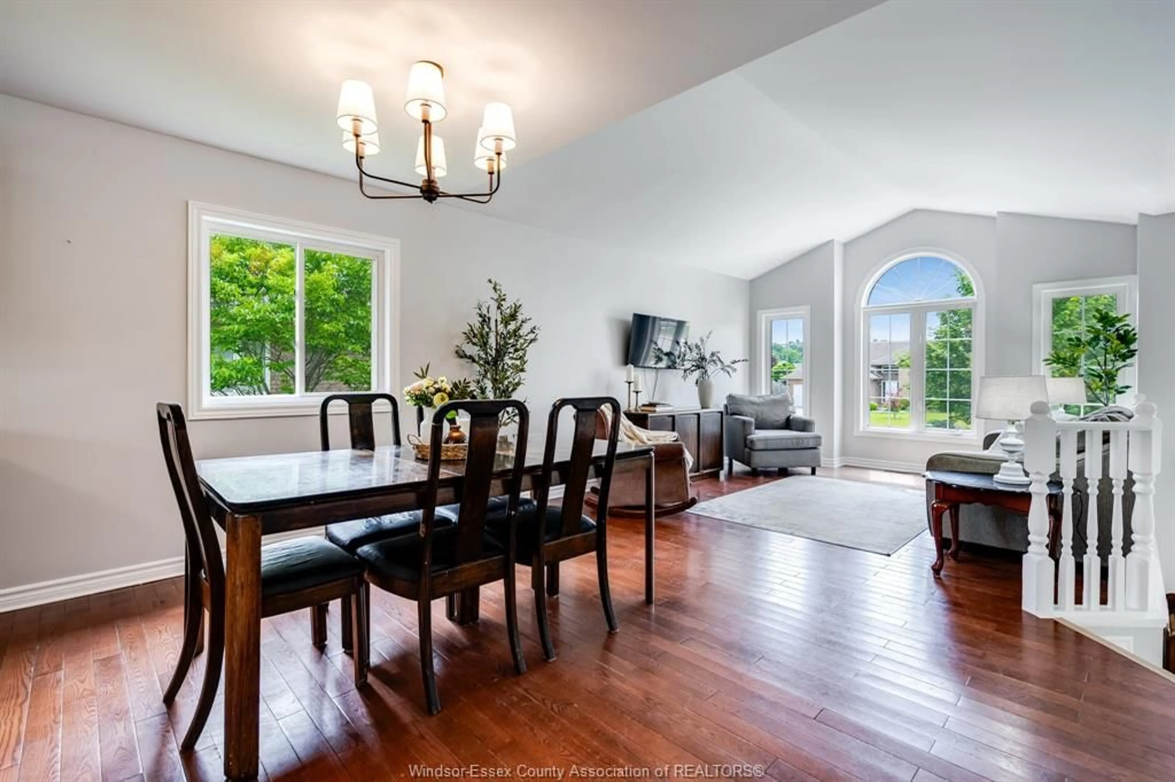 Dining room, wood/laminate floor for 532 Emily Lane, Wheatley Ontario N0P 2P0