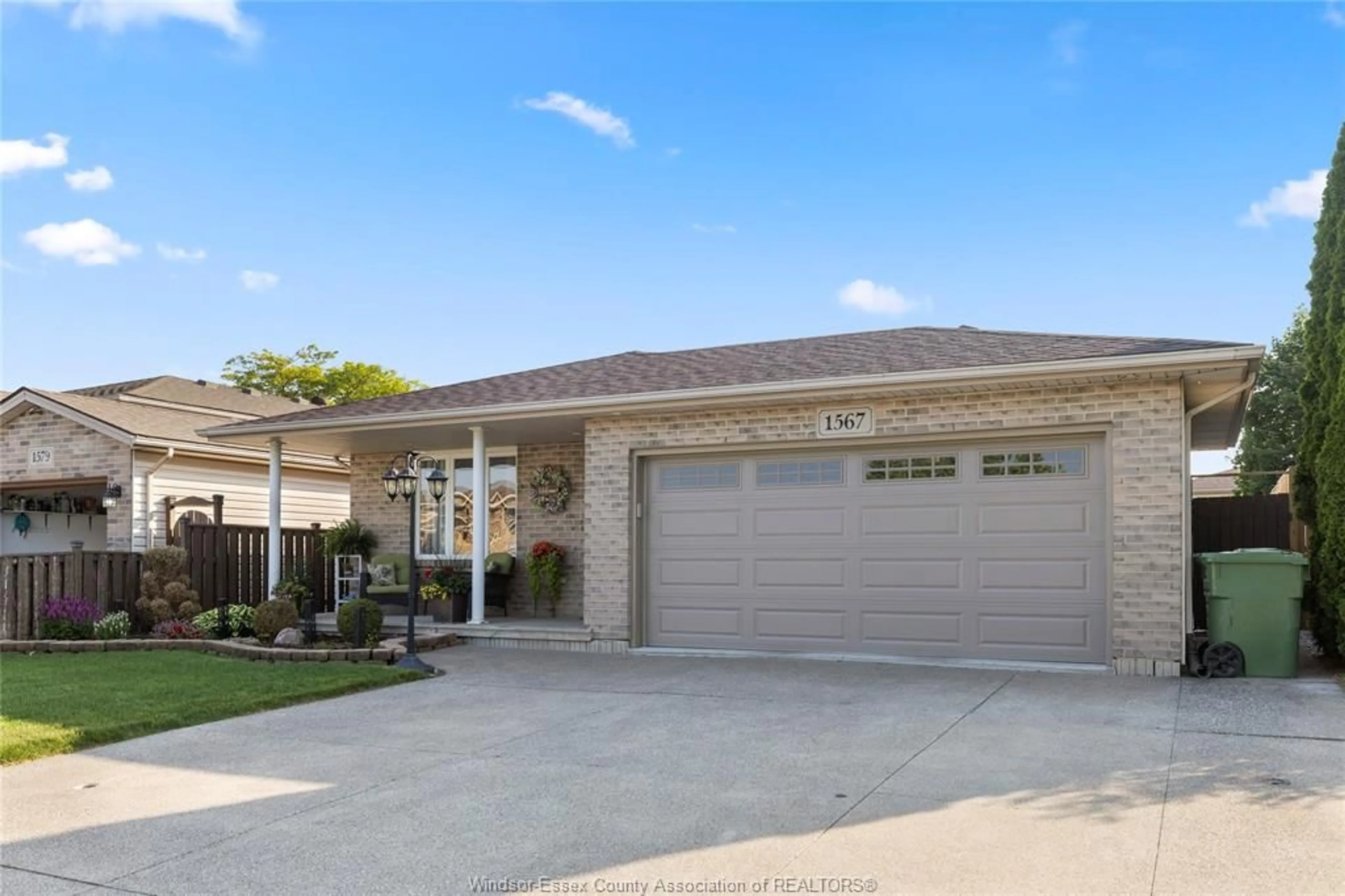 Home with vinyl exterior material, street for 1567 KAMLOOPS, Windsor Ontario N8W 5V1