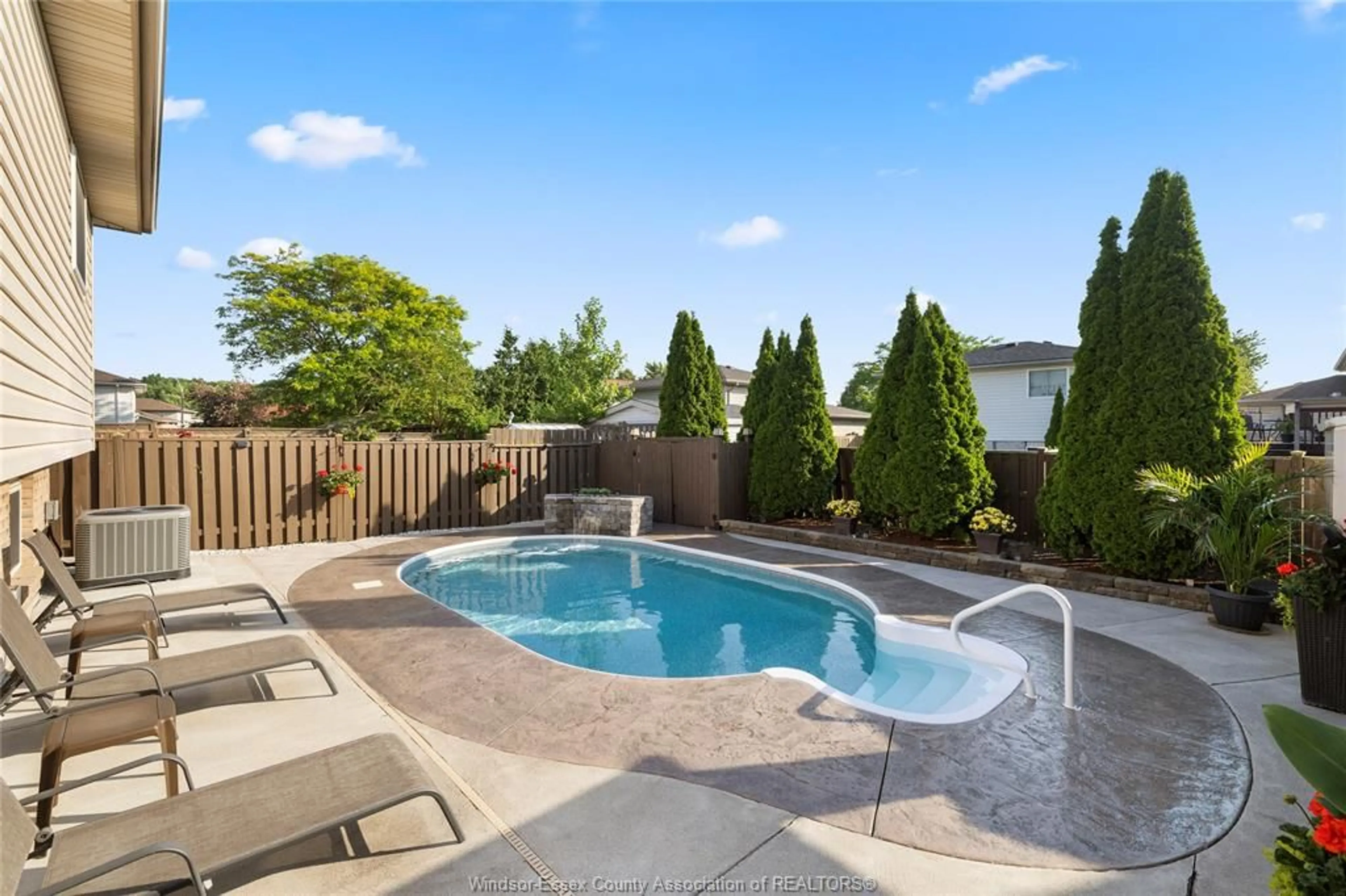 Pool for 1567 KAMLOOPS, Windsor Ontario N8W 5V1