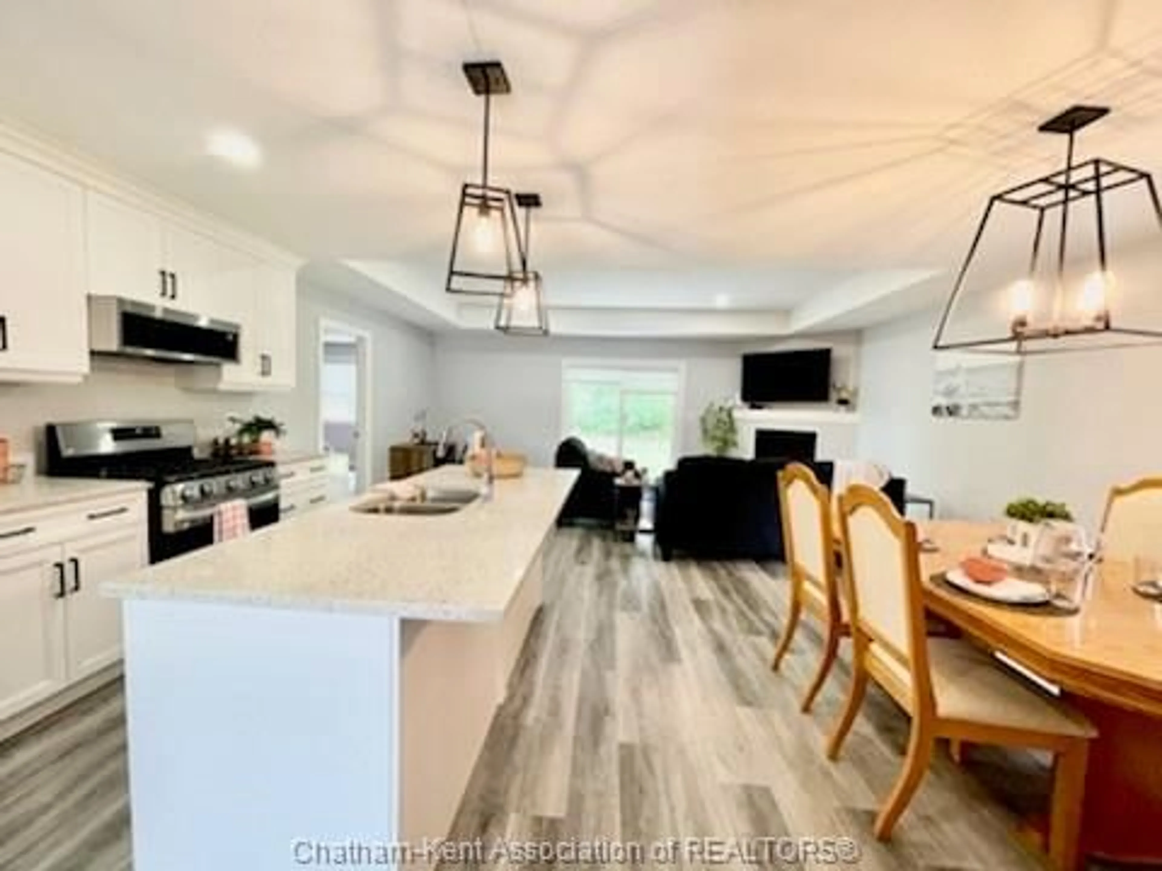 Open concept kitchen, unknown for 44 Churchill Park Rd, Chatham Ontario N7M 0R8