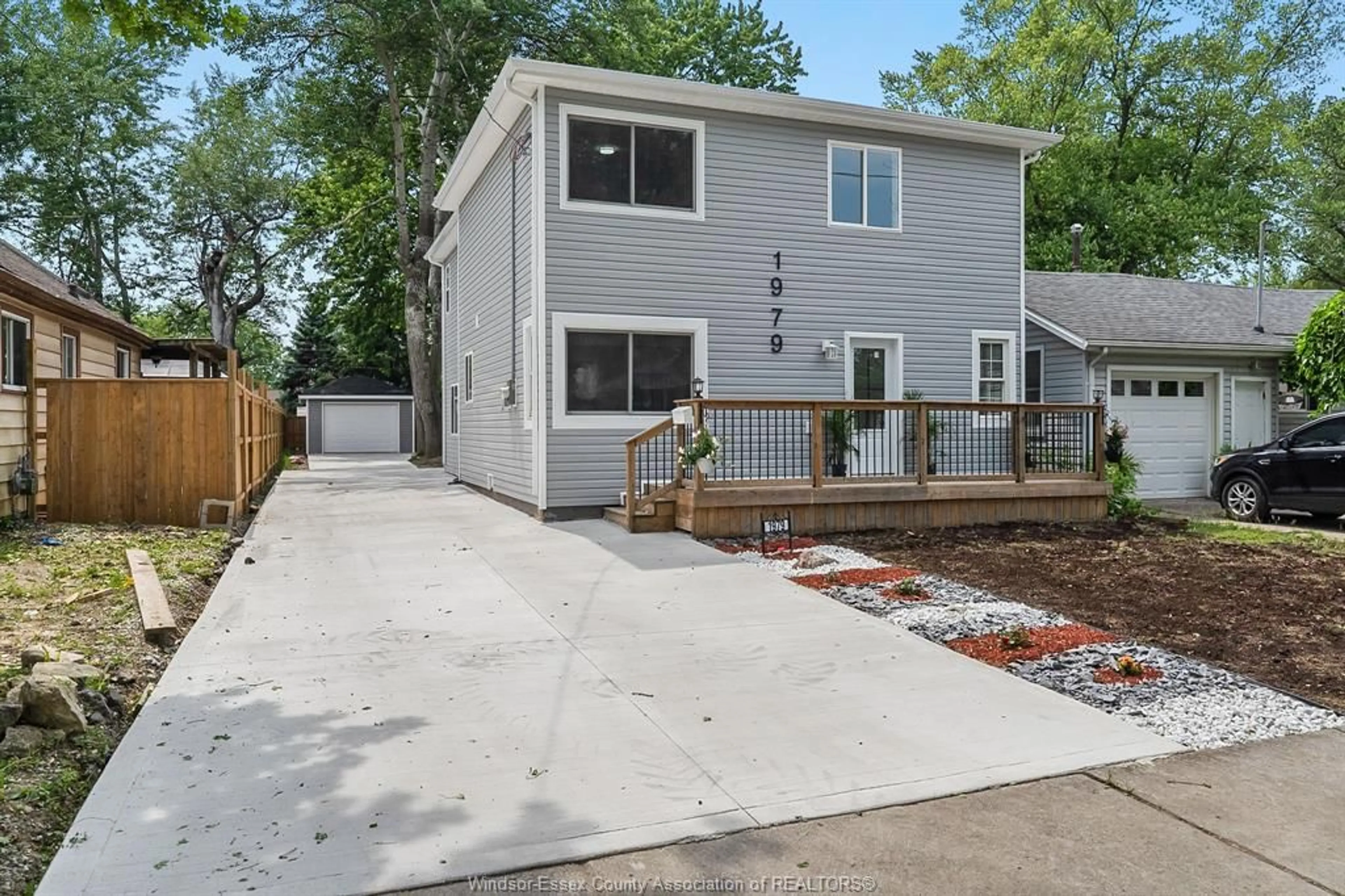 Home with vinyl exterior material, street for 1979 BUCKINGHAM, Windsor Ontario N8T 2A9