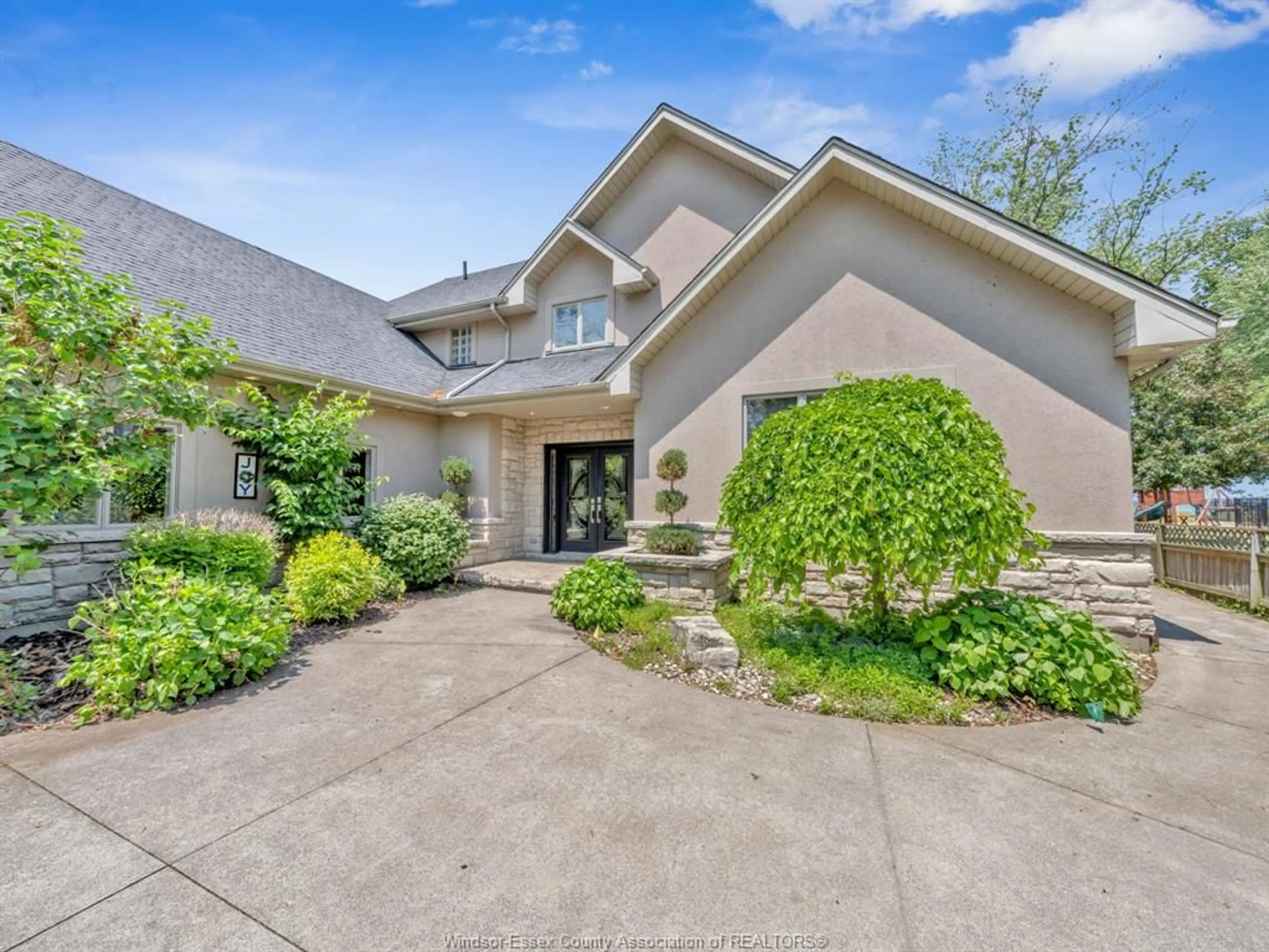 Unknown for 1042 LILYDALE, Lakeshore Ontario N8L 0Z2