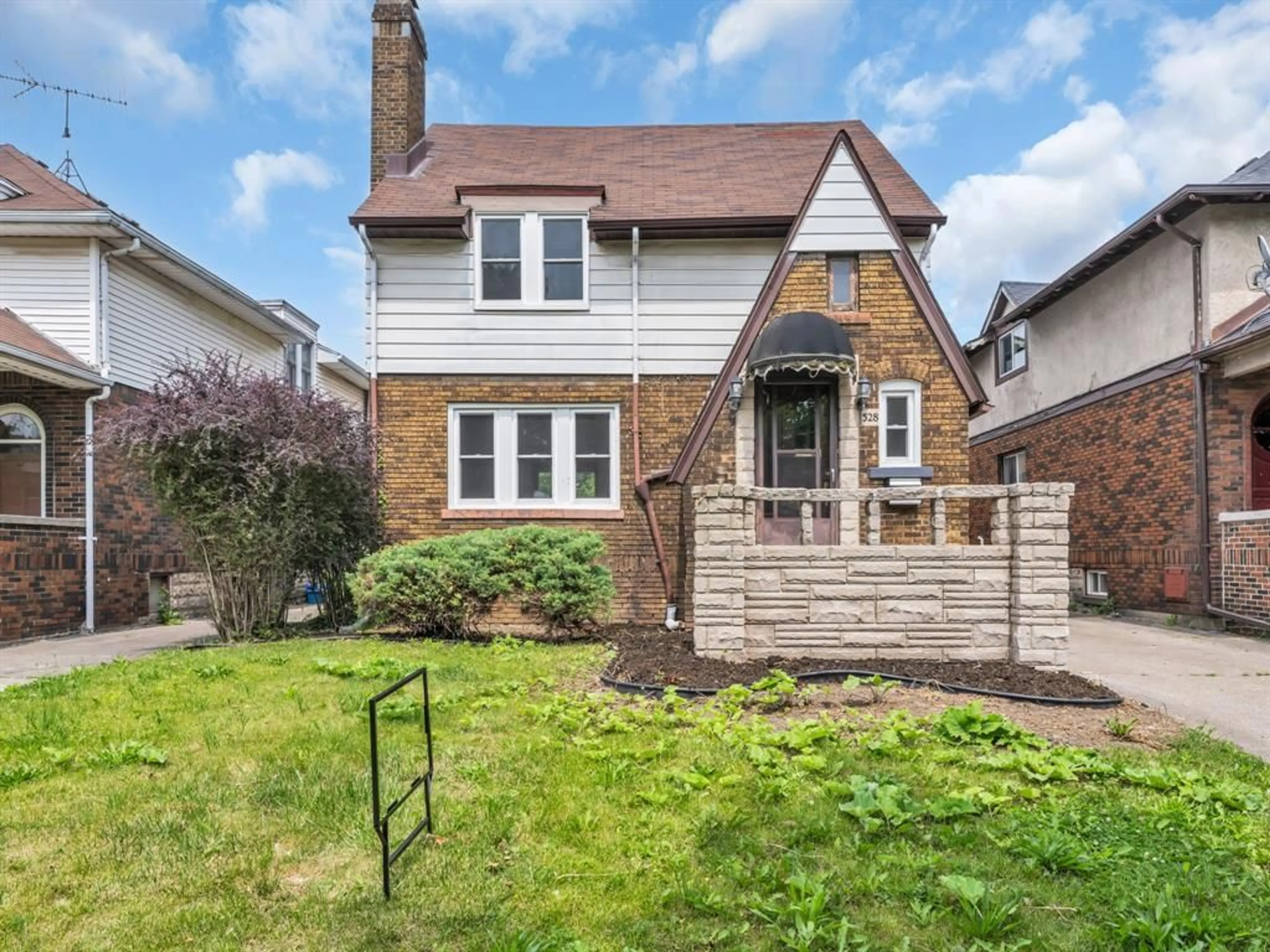 Home with brick exterior material, street for 528 PARTINGTON, Windsor Ontario N9B 2N5
