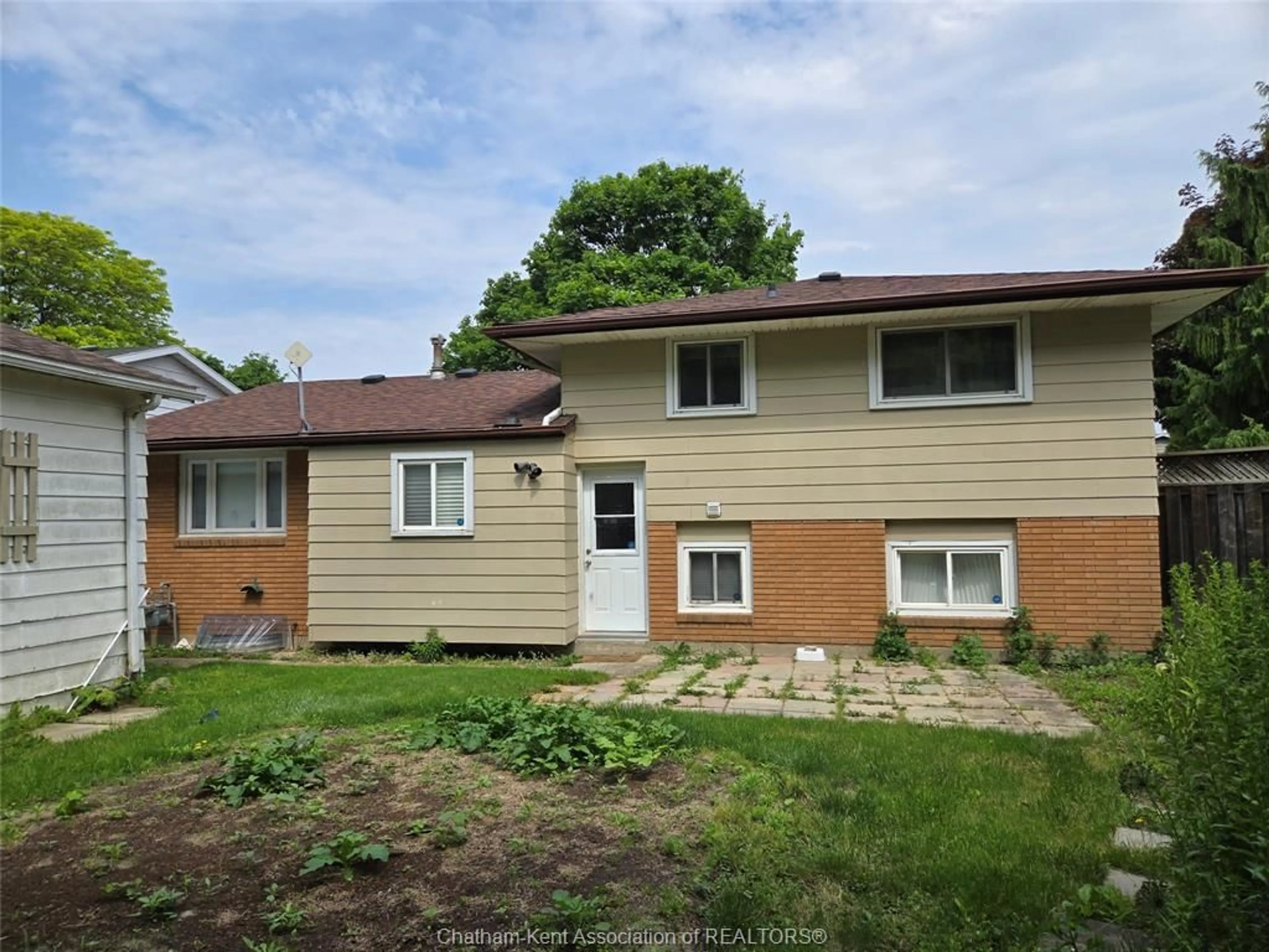 Unknown for 54 Finch Ave, Chatham Ontario N7L 1H6