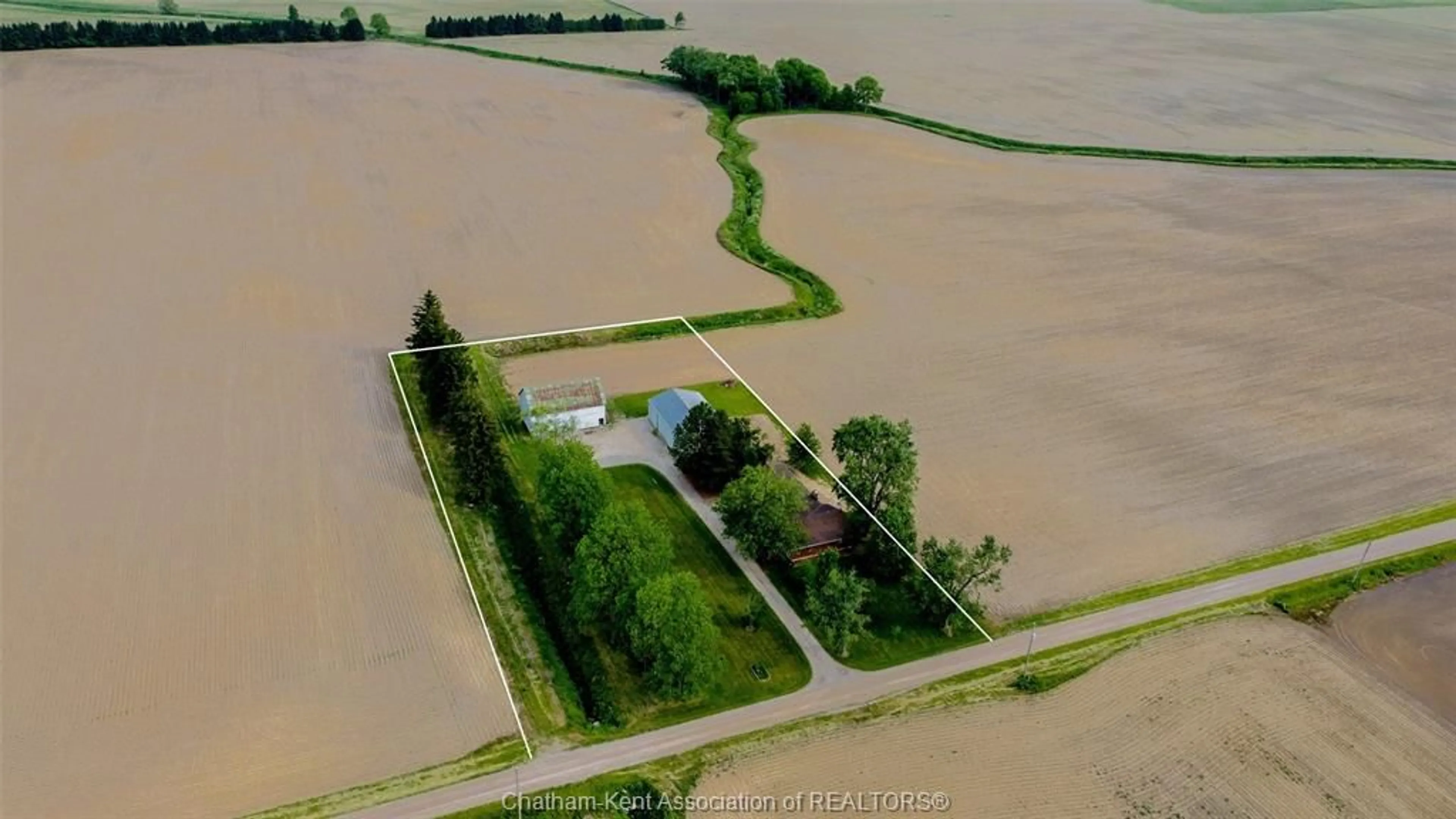 A pic from outside/outdoor area/front of a property/back of a property/a pic from drone, water/lake/river/ocean view for 12567 BLOCK Line, Thamesville Ontario N0P 2K0