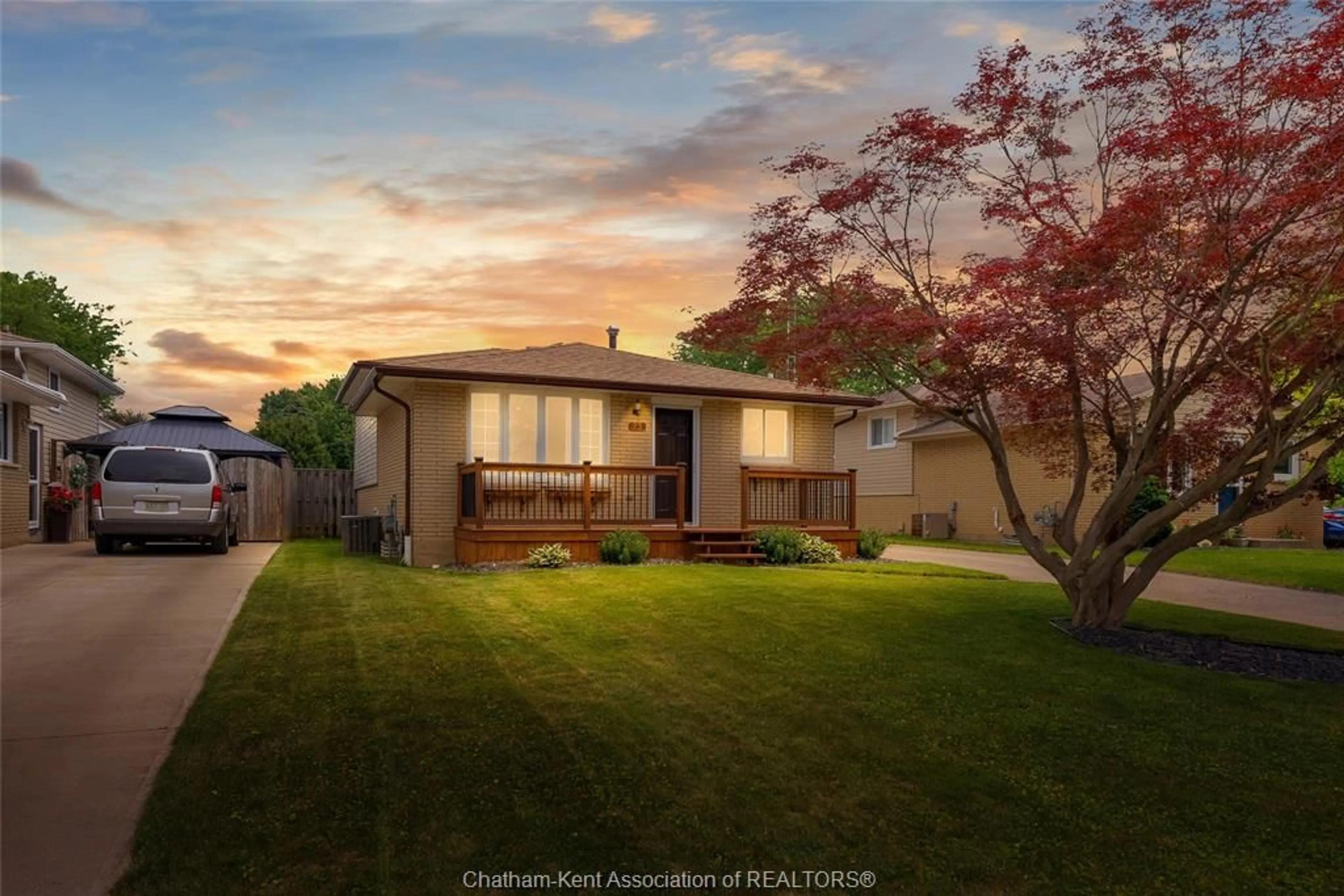 Home with vinyl exterior material, street for 73 MARION Ave, Chatham Ontario N7M 5N7